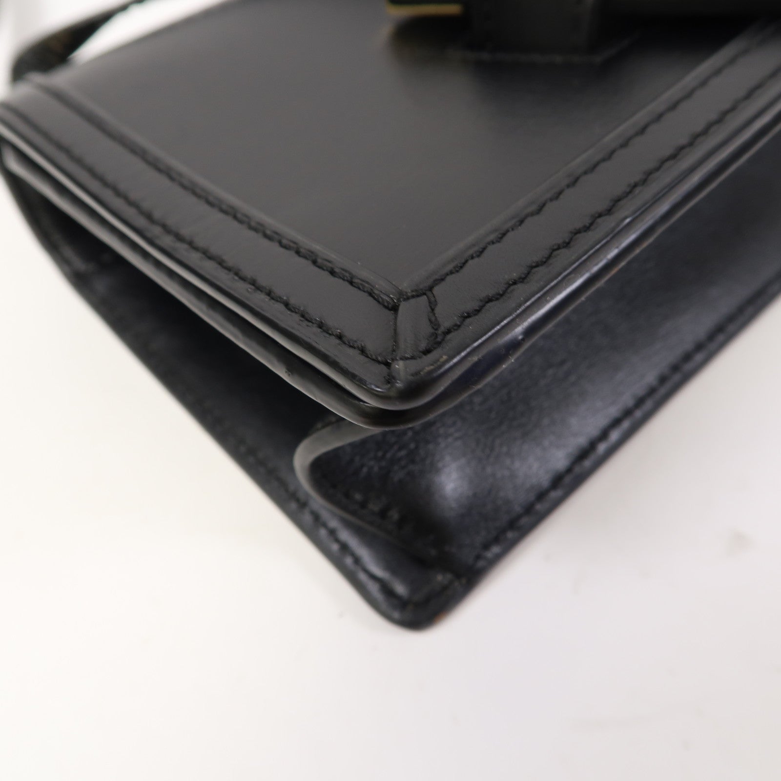 LOEWE 牛皮皮革Barcelona金扣肩背袋黑色