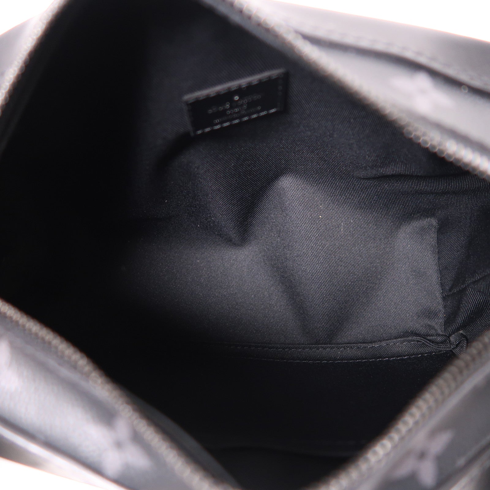 LOUIS VUITTON Monogram Eclipse Soft Trunk肩背袋