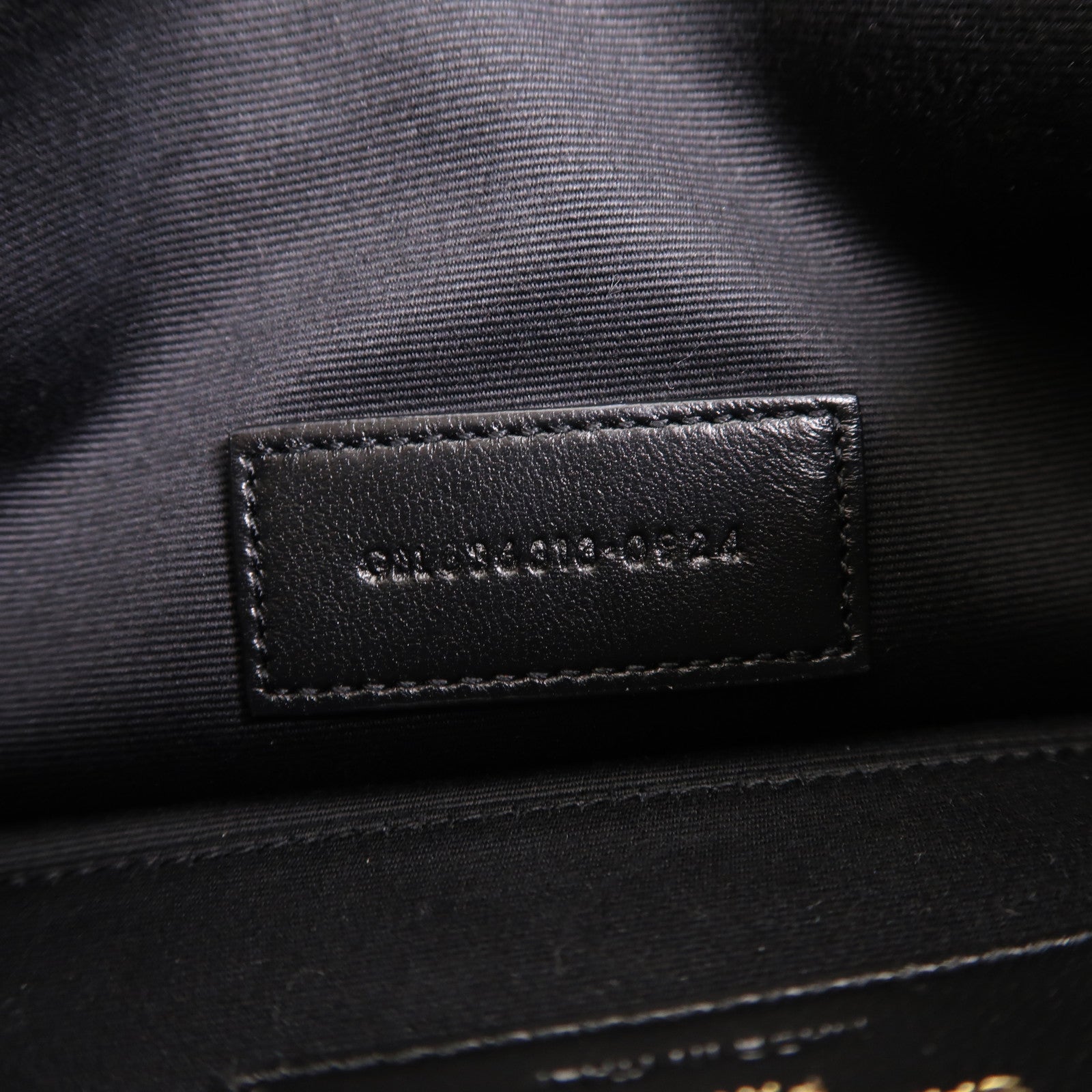 SAINT LAURENT 牛皮皮革Cassandre Matelasse Large Pouch金扣手拿包