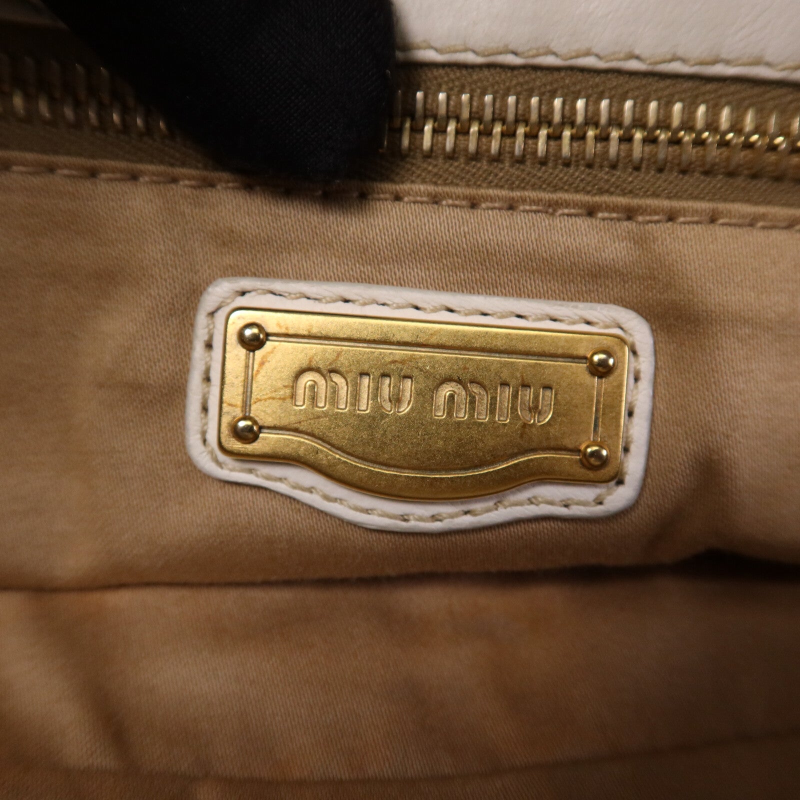 Miu Miu 羊皮皮革Shoulder Bag金扣肩背袋