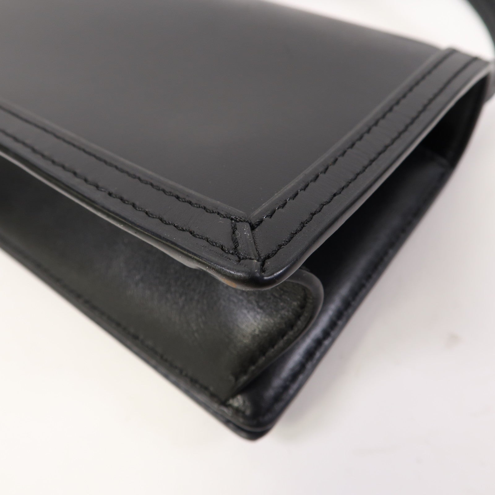 LOEWE 牛皮皮革Barcelona金扣肩背袋黑色