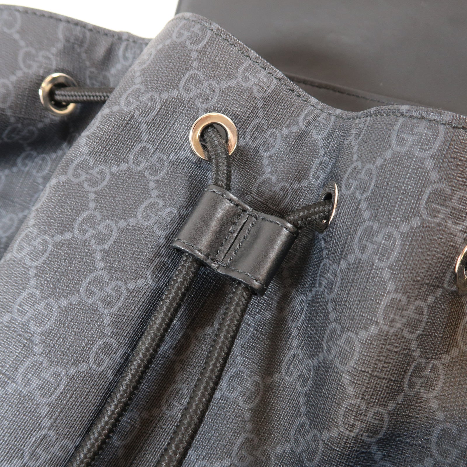 GUCCI 塗層帆布GG Supreme銀扣背包黑色