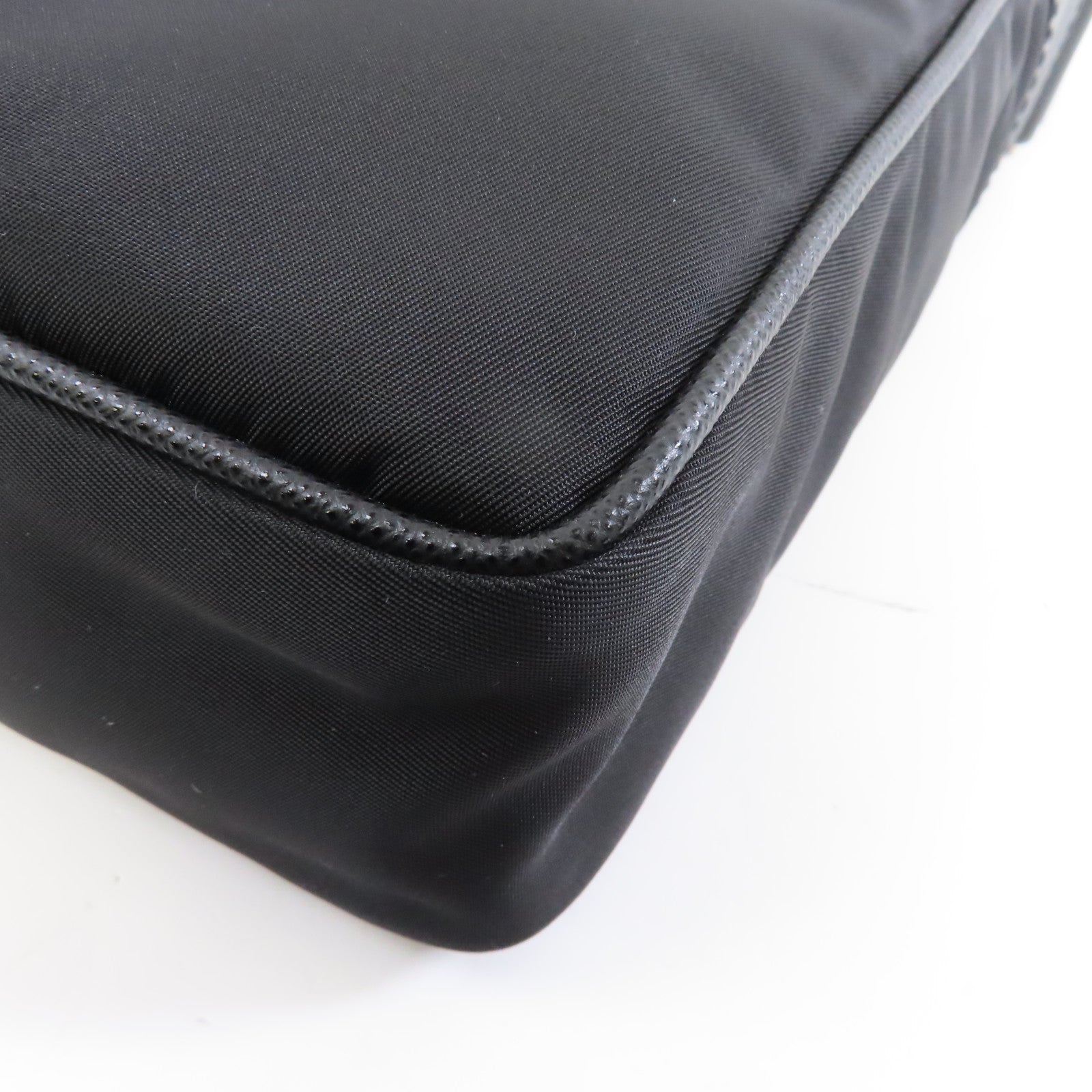 PRADA 尼龍Shoulder Bag銀扣肩背袋黑色