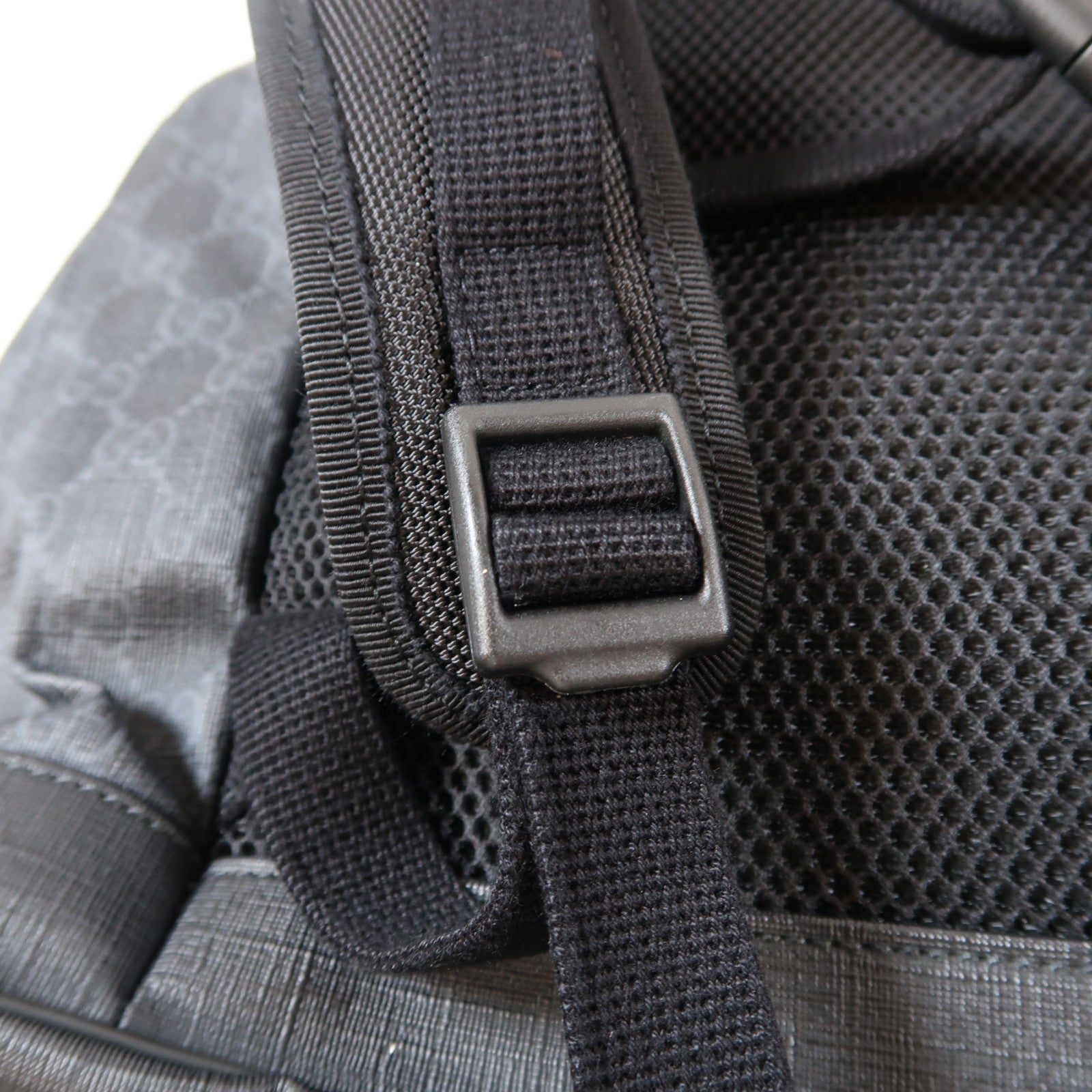 GUCCI 塗層帆布GG Supreme銀扣背包黑色