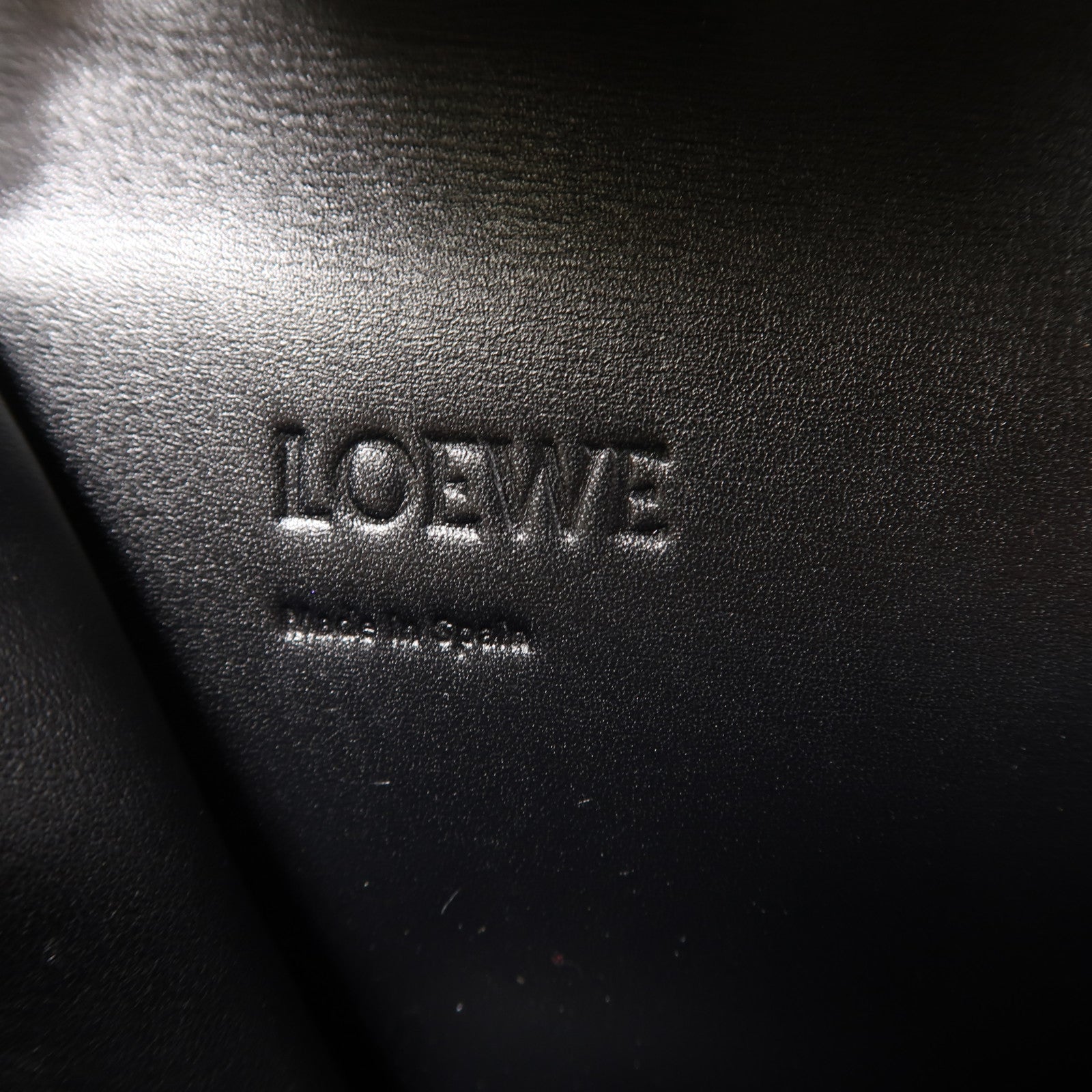 LOEWE 牛皮皮革Barcelona金扣肩背袋黑色