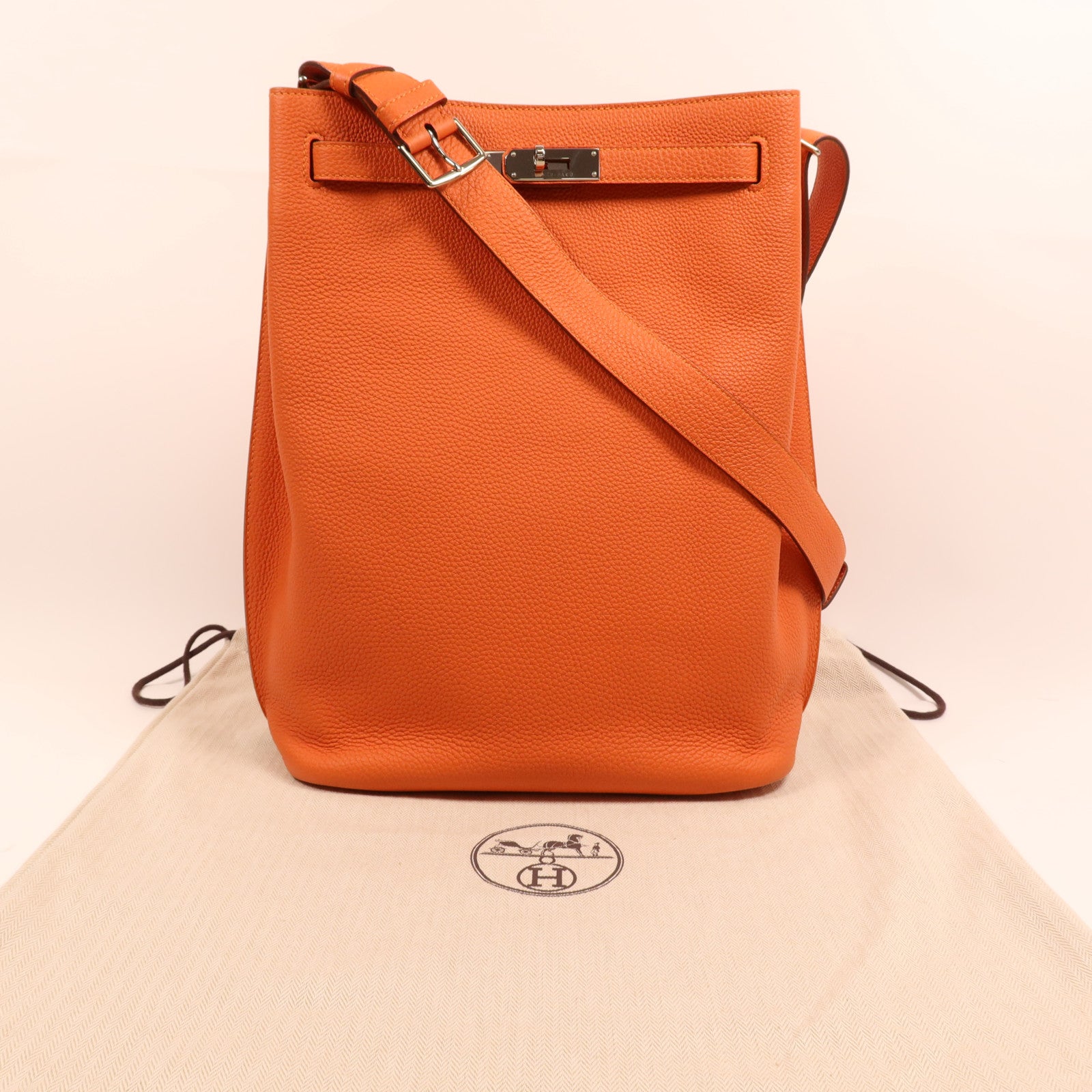 HERMES Togo皮革So Kelly 26銀扣肩背袋Feu