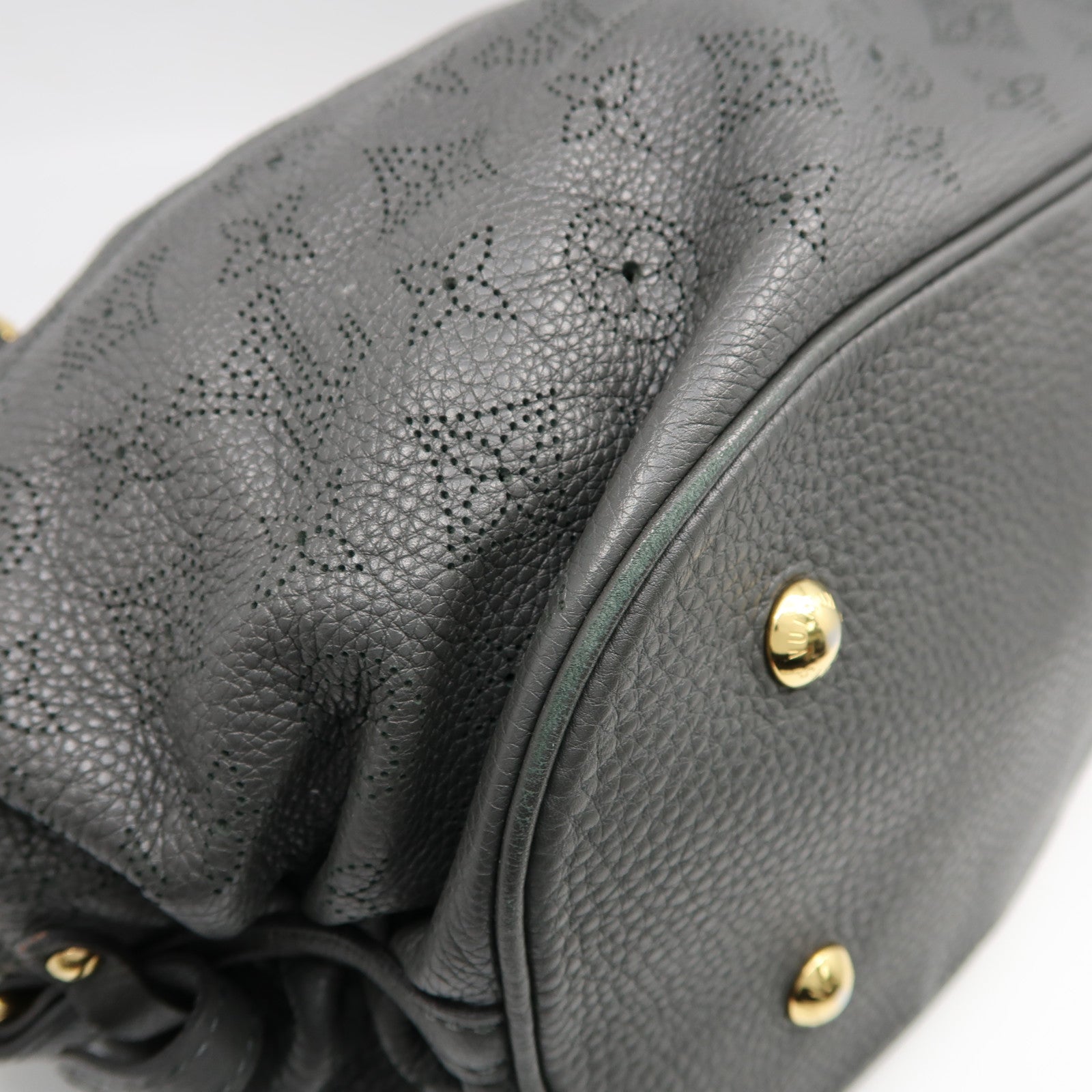 LOUIS VUITTON 【激減優惠】Monogram Mahina L金扣肩背袋灰色