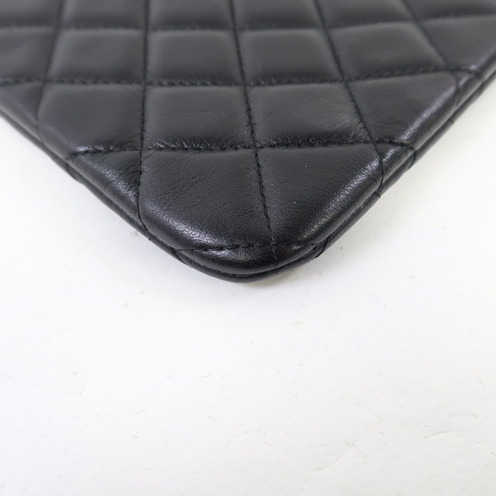 CHANEL 菱格羊皮皮革Pouch銀扣手拿包黑色