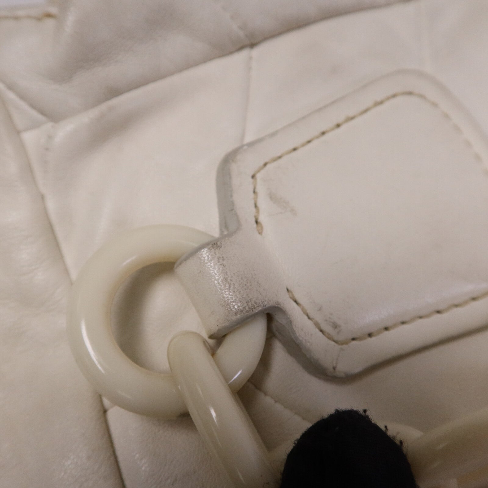 Miu Miu 羊皮皮革Shoulder Bag金扣肩背袋