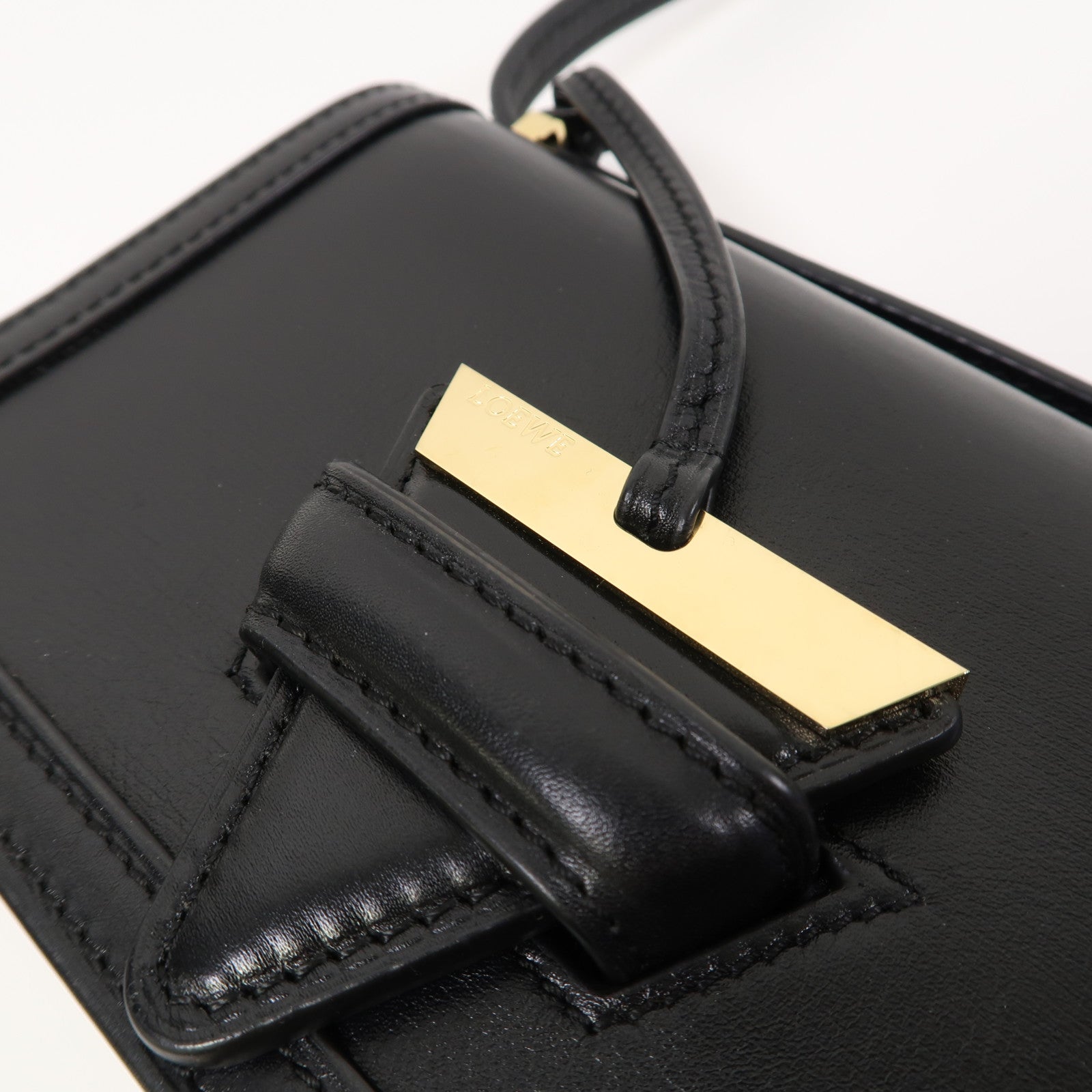 LOEWE 牛皮皮革Barcelona金扣肩背袋黑色