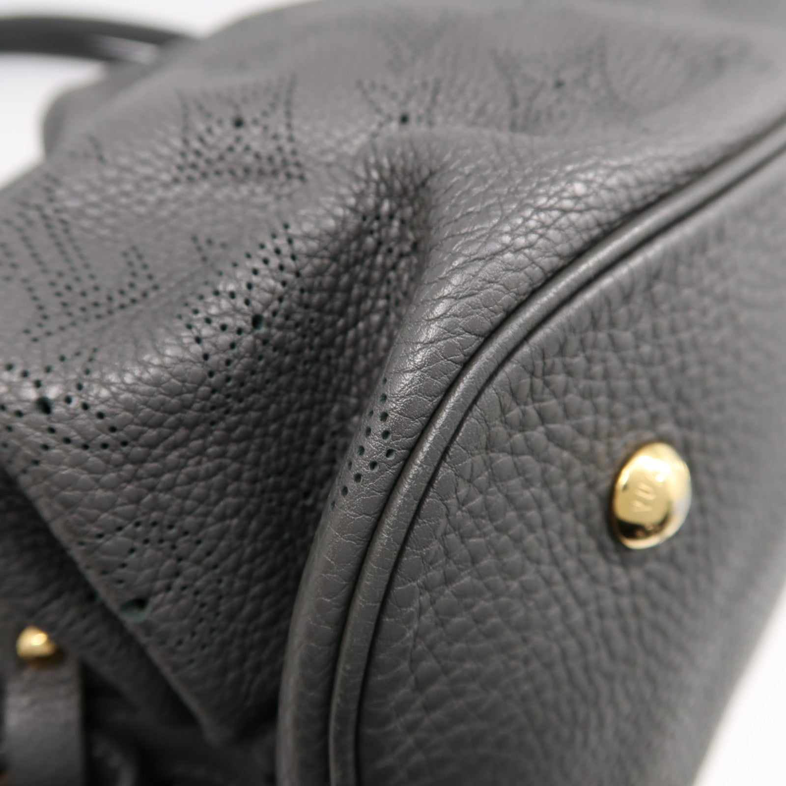 LOUIS VUITTON 【激減優惠】Monogram Mahina L金扣肩背袋灰色