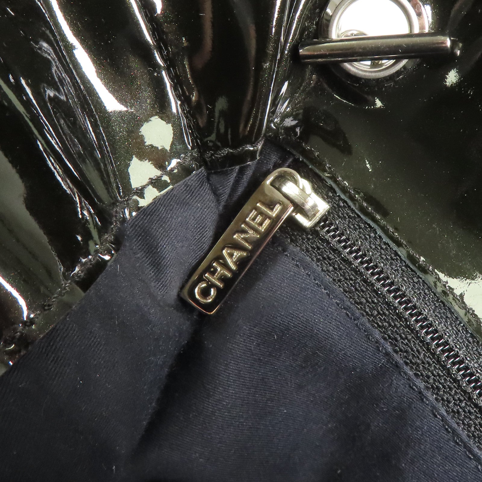 CHANEL 漆皮皮革Shoulder Bag銀扣鏈帶肩背袋