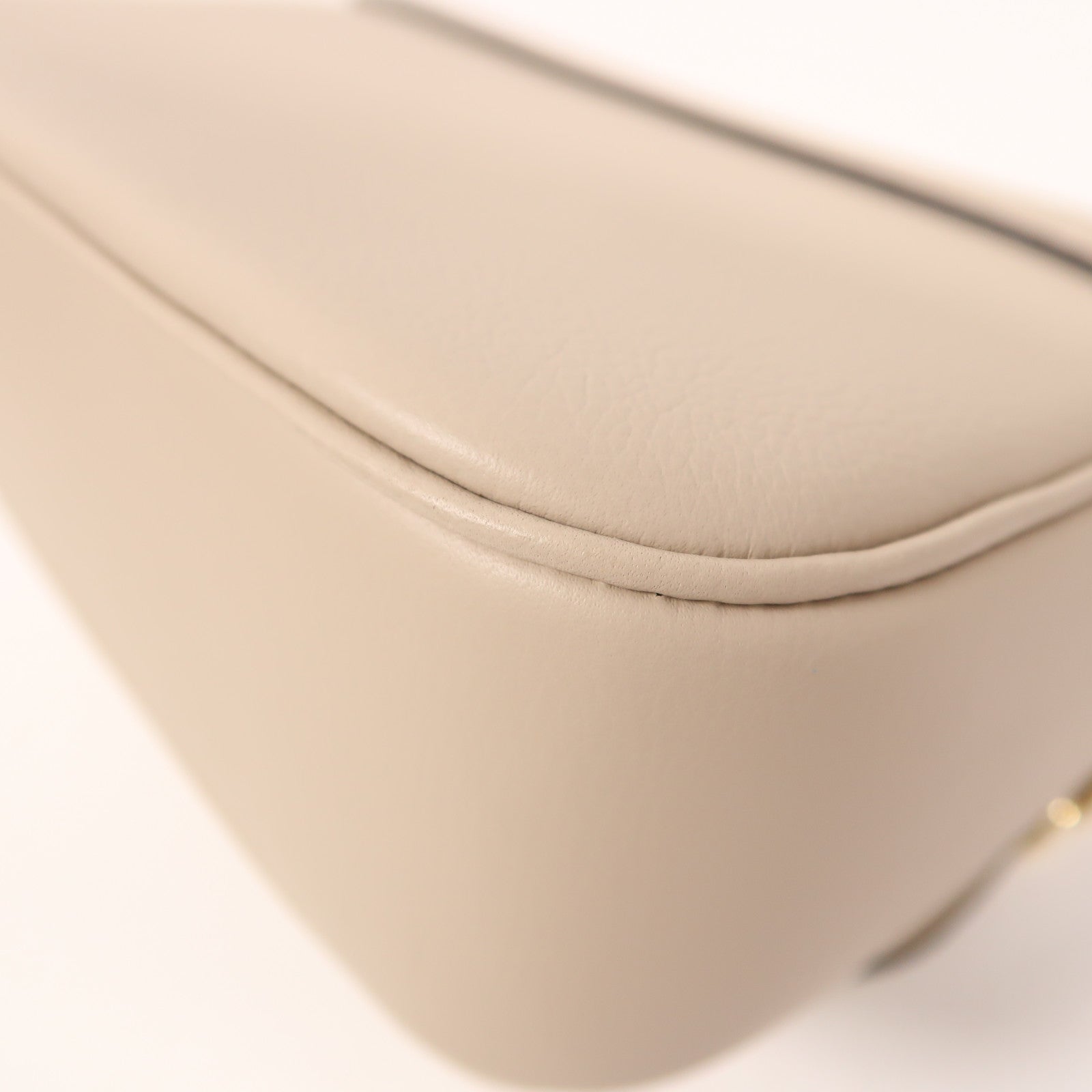 LOUIS VUITTON 牛皮皮革Lockme Tender金扣肩背袋