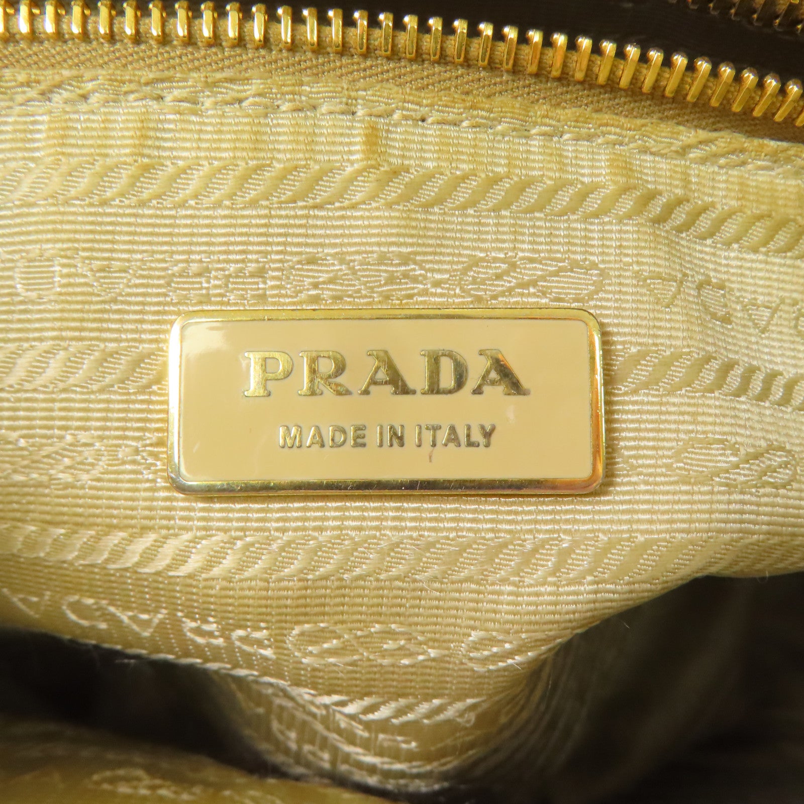 PRADA 牛皮皮革Saffiano金扣手挽袋米白色