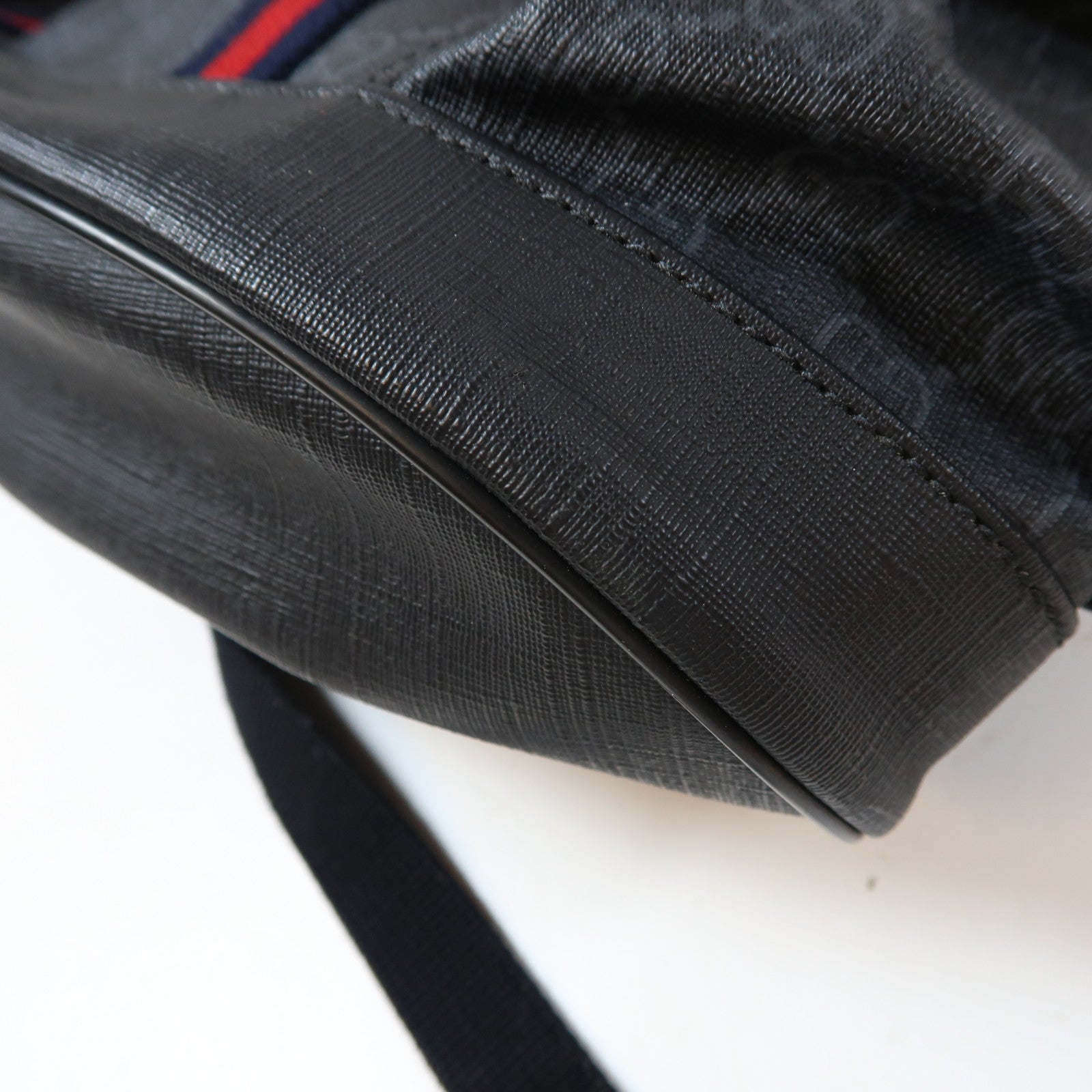 GUCCI 塗層帆布GG Supreme銀扣背包黑色