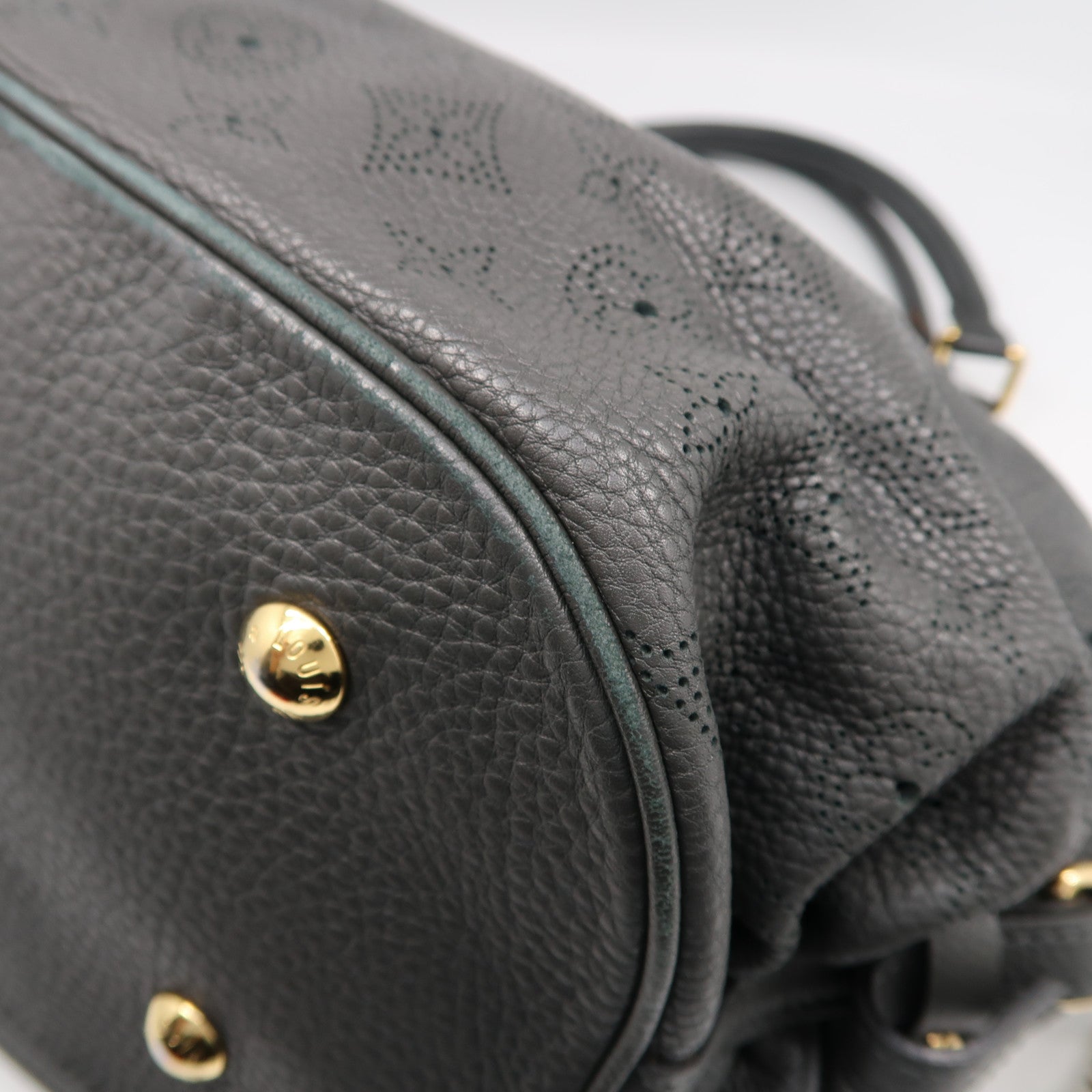 LOUIS VUITTON 【激減優惠】Monogram Mahina L金扣肩背袋灰色