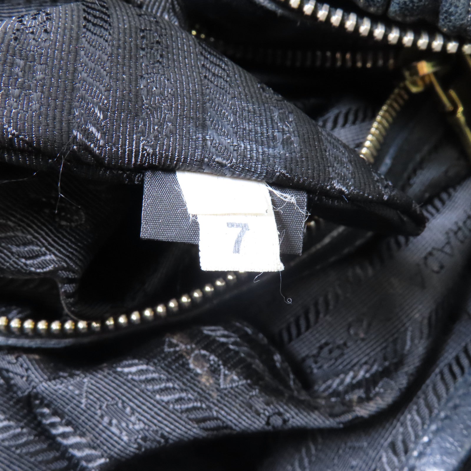 PRADA 【激減優惠】Nappa皮革Gaufre金扣手挽袋黑色