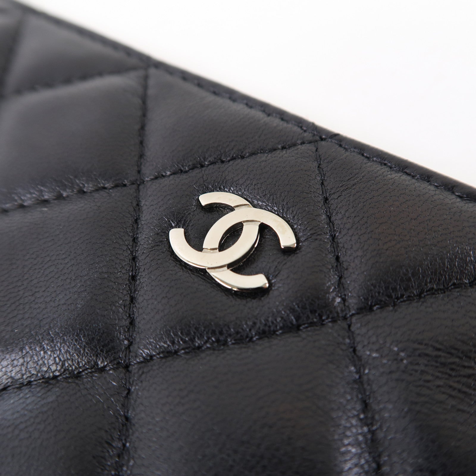 CHANEL 菱格羊皮皮革Pouch銀扣手拿包黑色