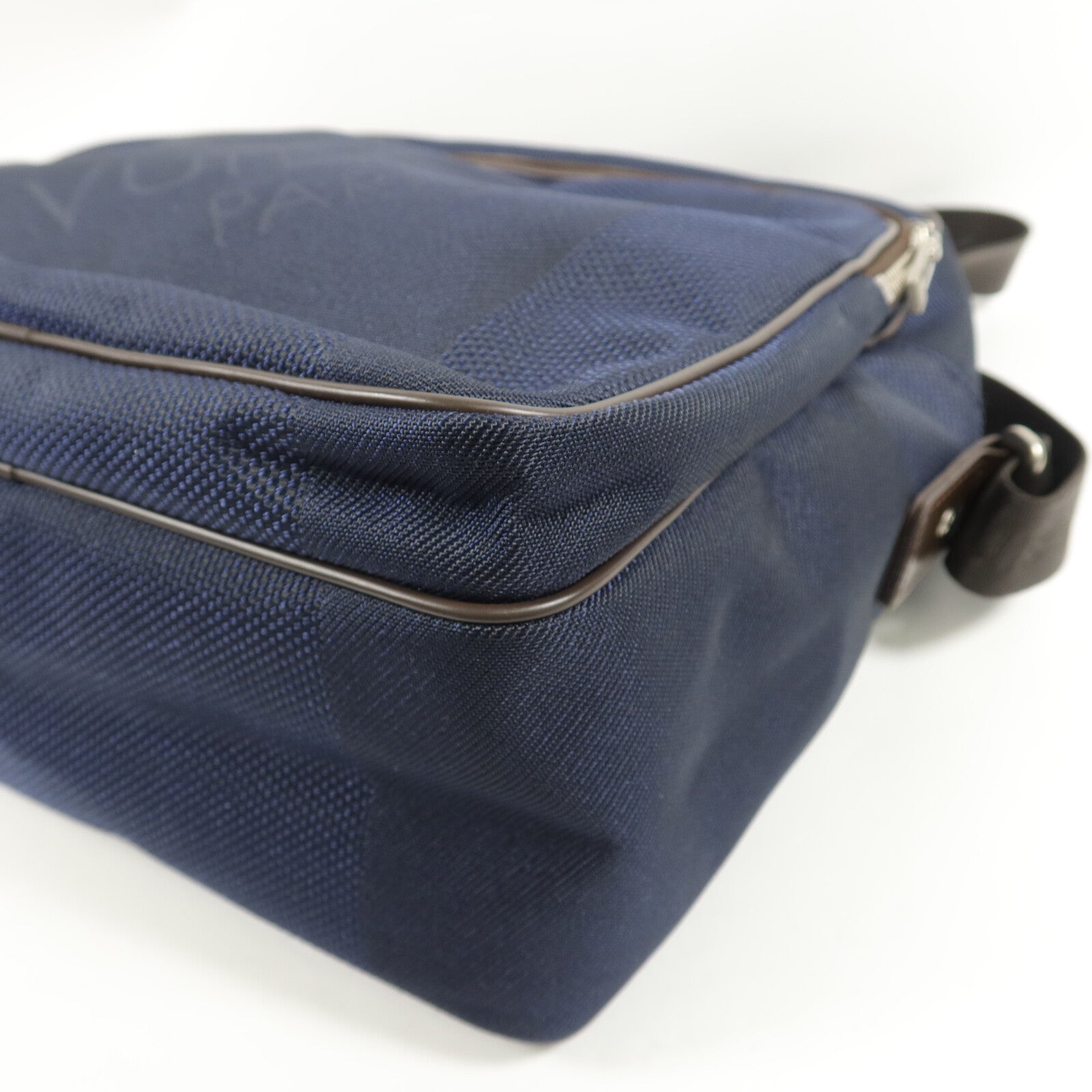 LOUIS VUITTON Damier Geant Pilot肩背袋
