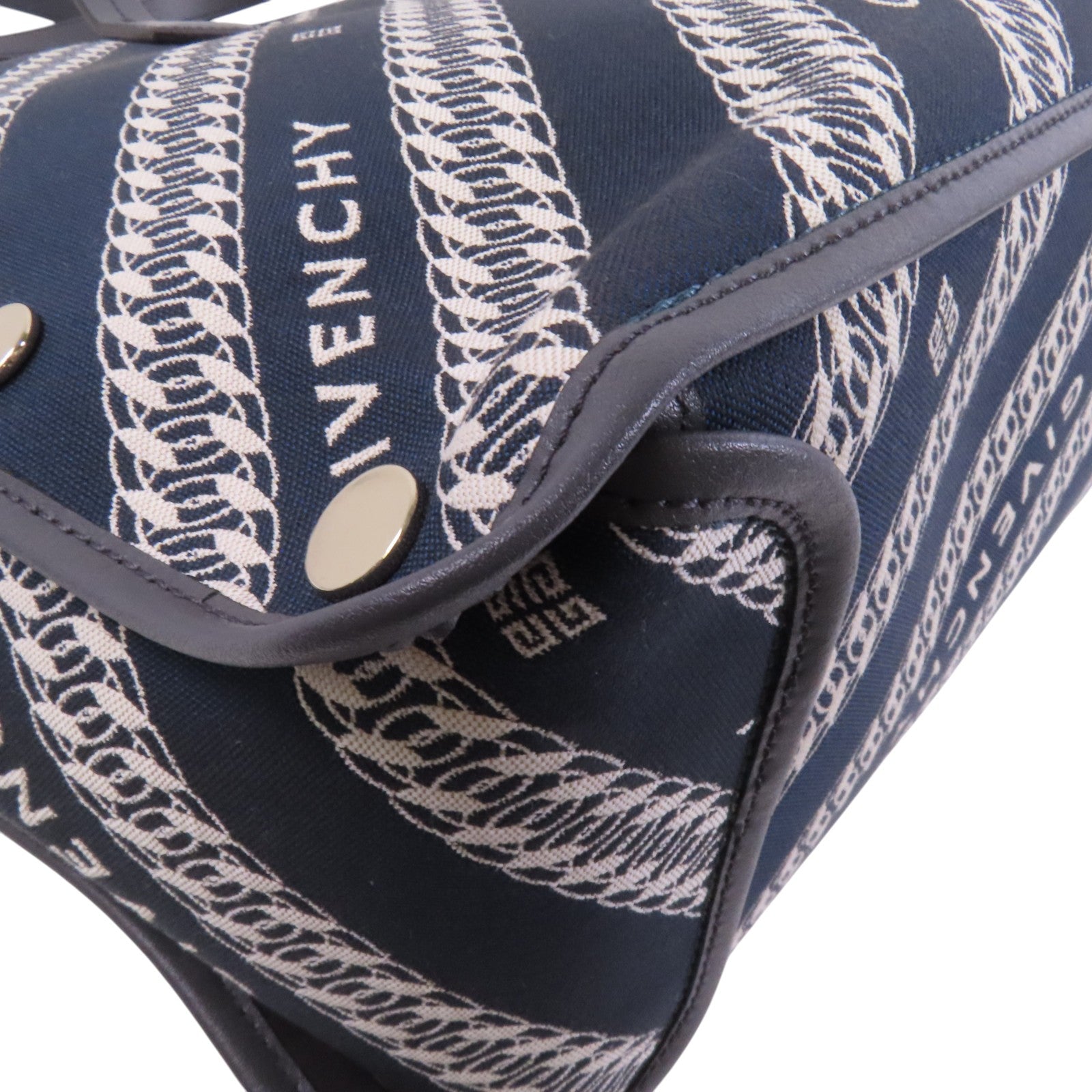 GIVENCHY 帆布Bond Chain Tote Bag銀扣肩背愛