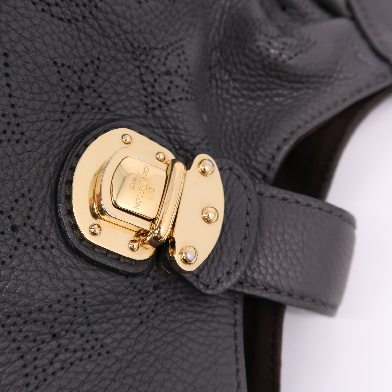LOUIS VUITTON 【激減優惠】Monogram Mahina L金扣肩背袋灰色