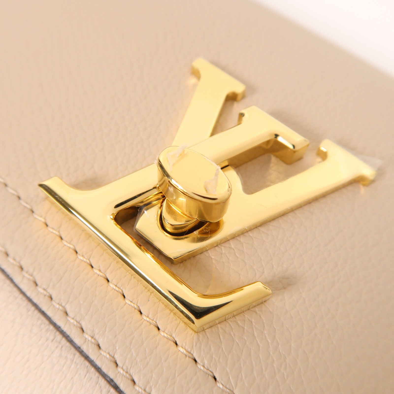 LOUIS VUITTON 牛皮皮革Lockme Tender金扣肩背袋