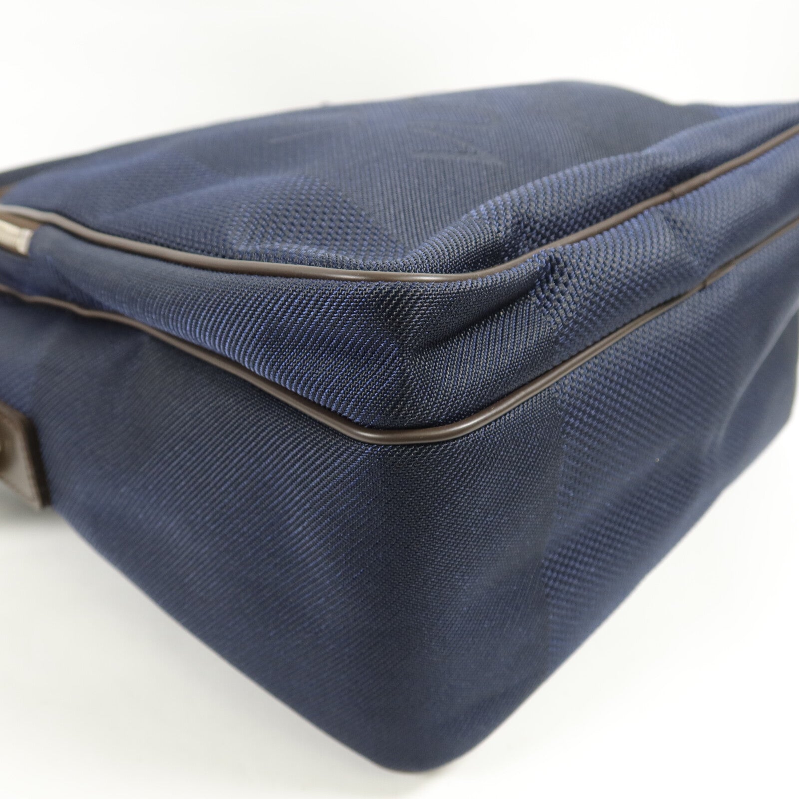LOUIS VUITTON Damier Geant Pilot肩背袋