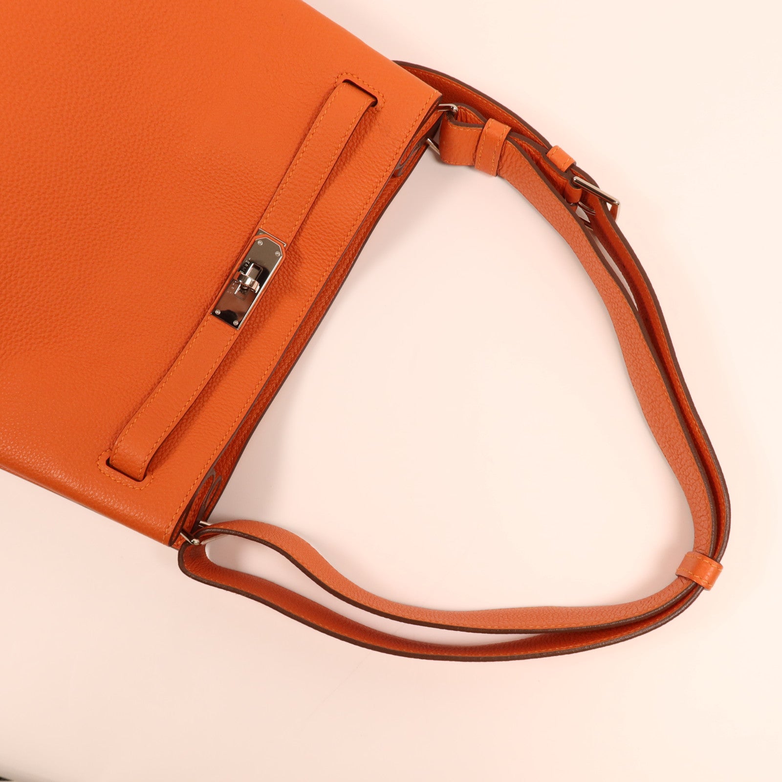HERMES Togo皮革So Kelly 26銀扣肩背袋Feu