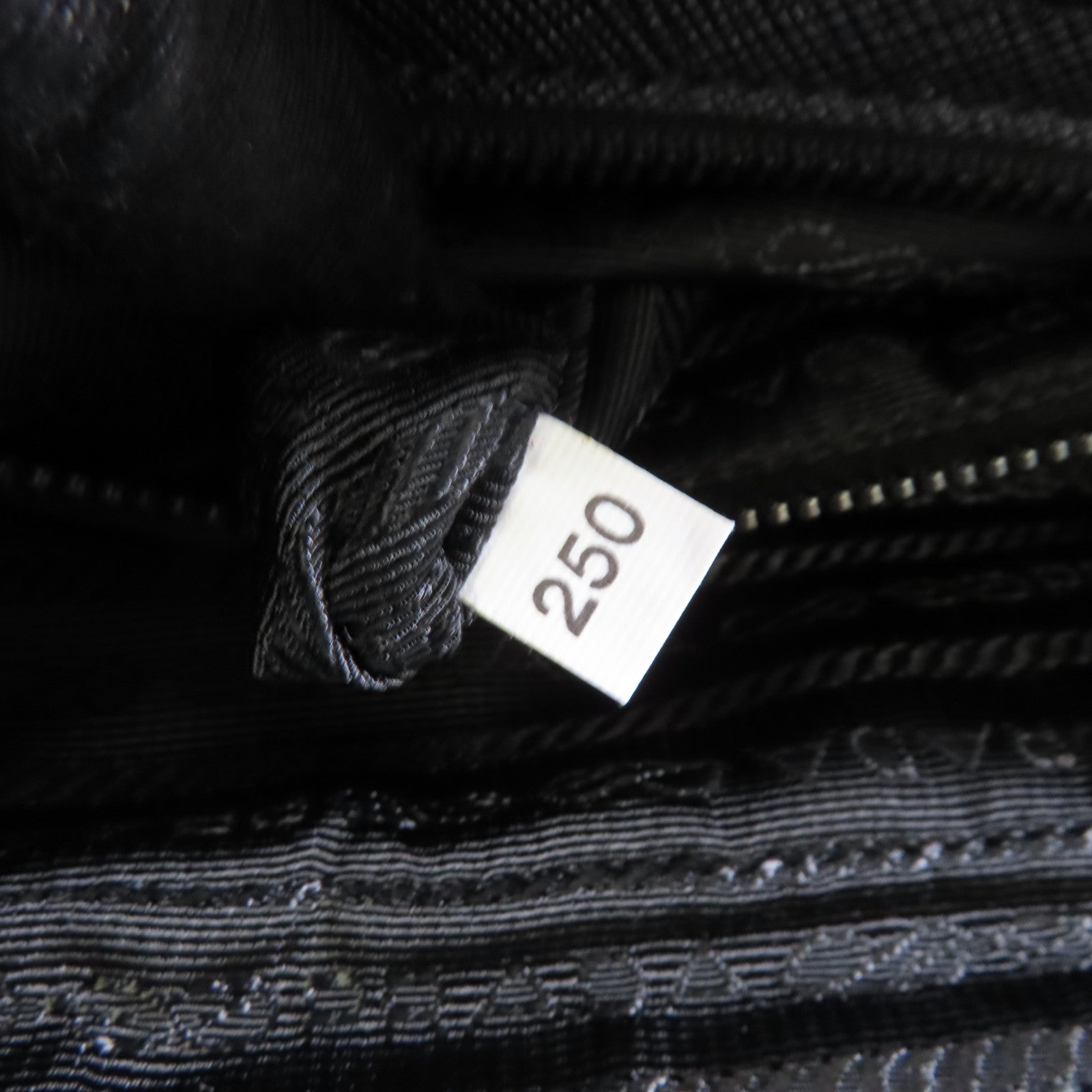 PRADA 尼龍Shoulder Bag銀扣肩背袋黑色