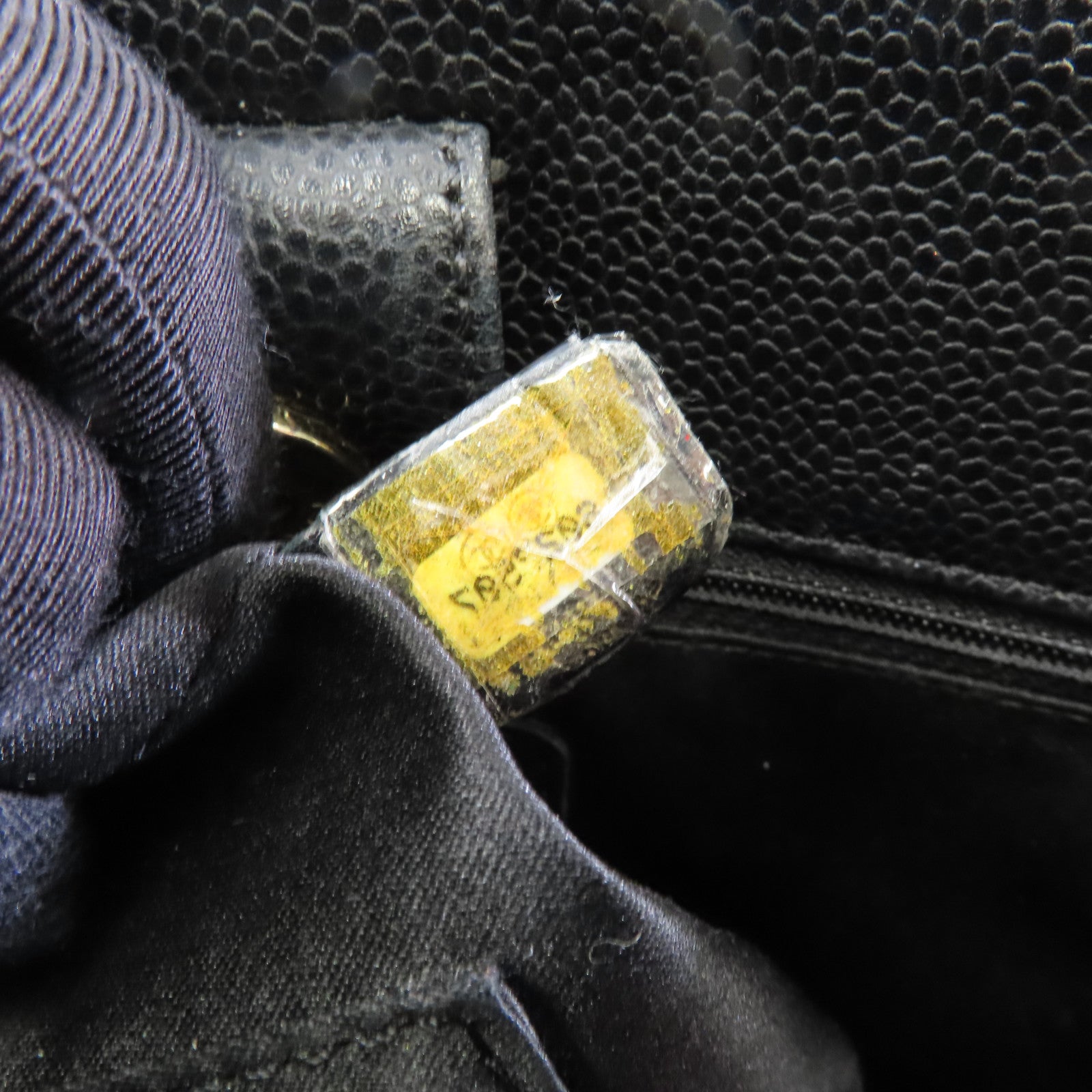 CHANEL 菱格牛皮皮革Chain Shoulder金扣鏈帶肩背袋黑色