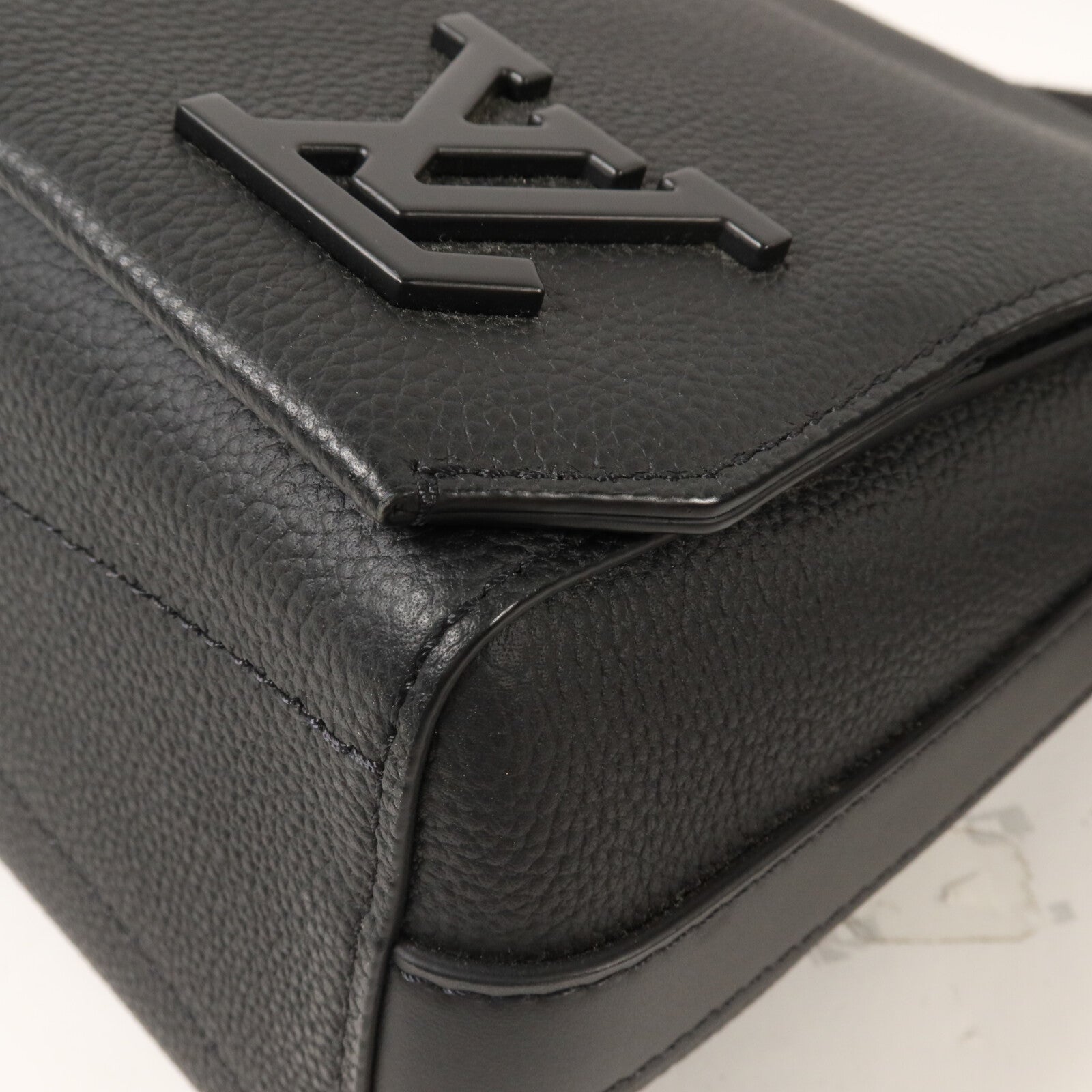 LOUIS VUITTON 牛皮皮革Takeoff Messenger肩背袋