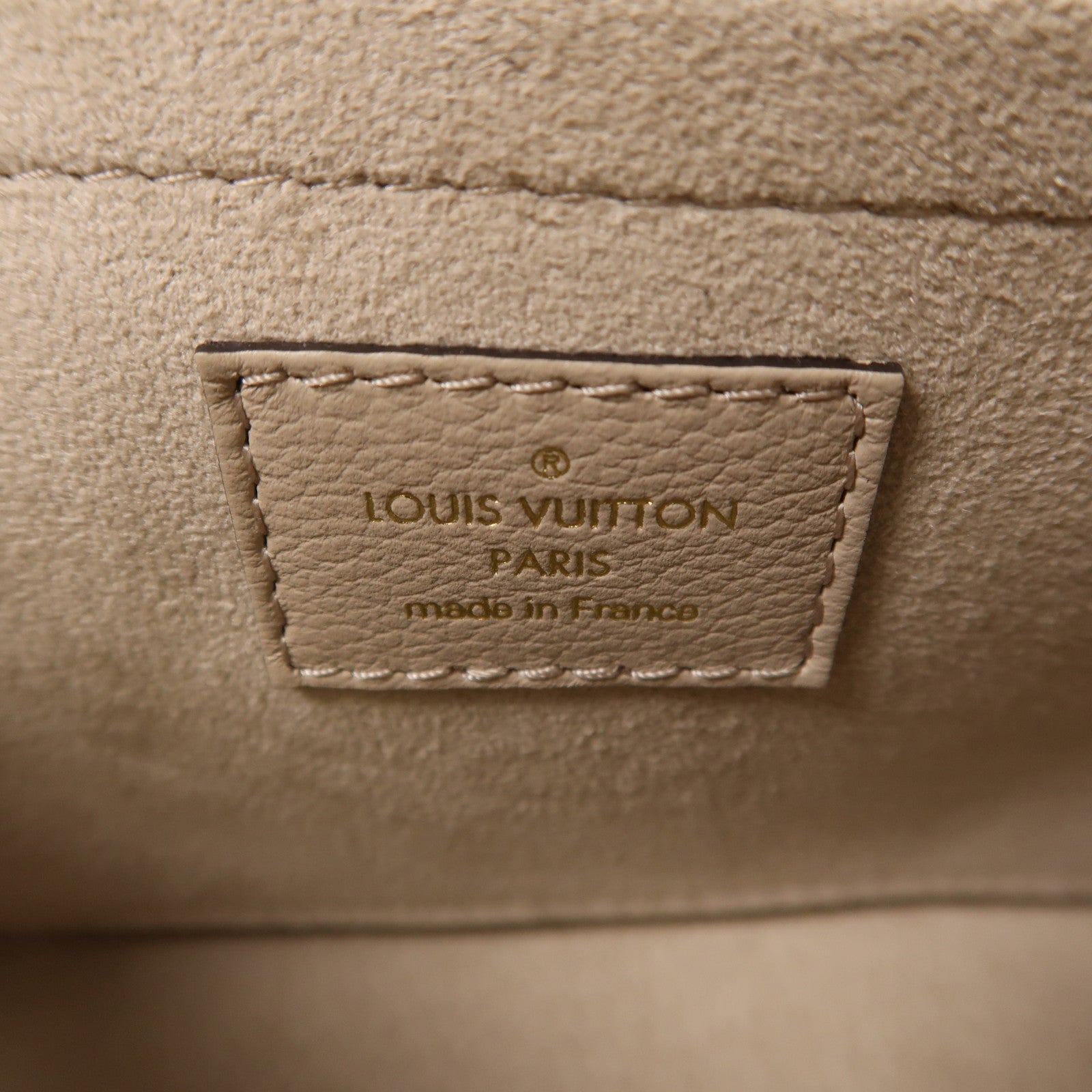 LOUIS VUITTON 牛皮皮革Lockme Tender金扣肩背袋