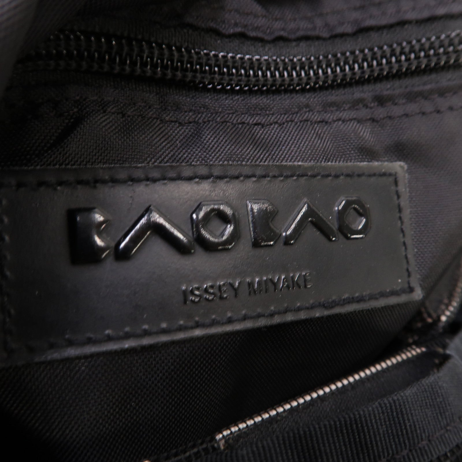 ISSEY MIYAKE PVC Bao Bao Shoulder Bag肩背袋白色