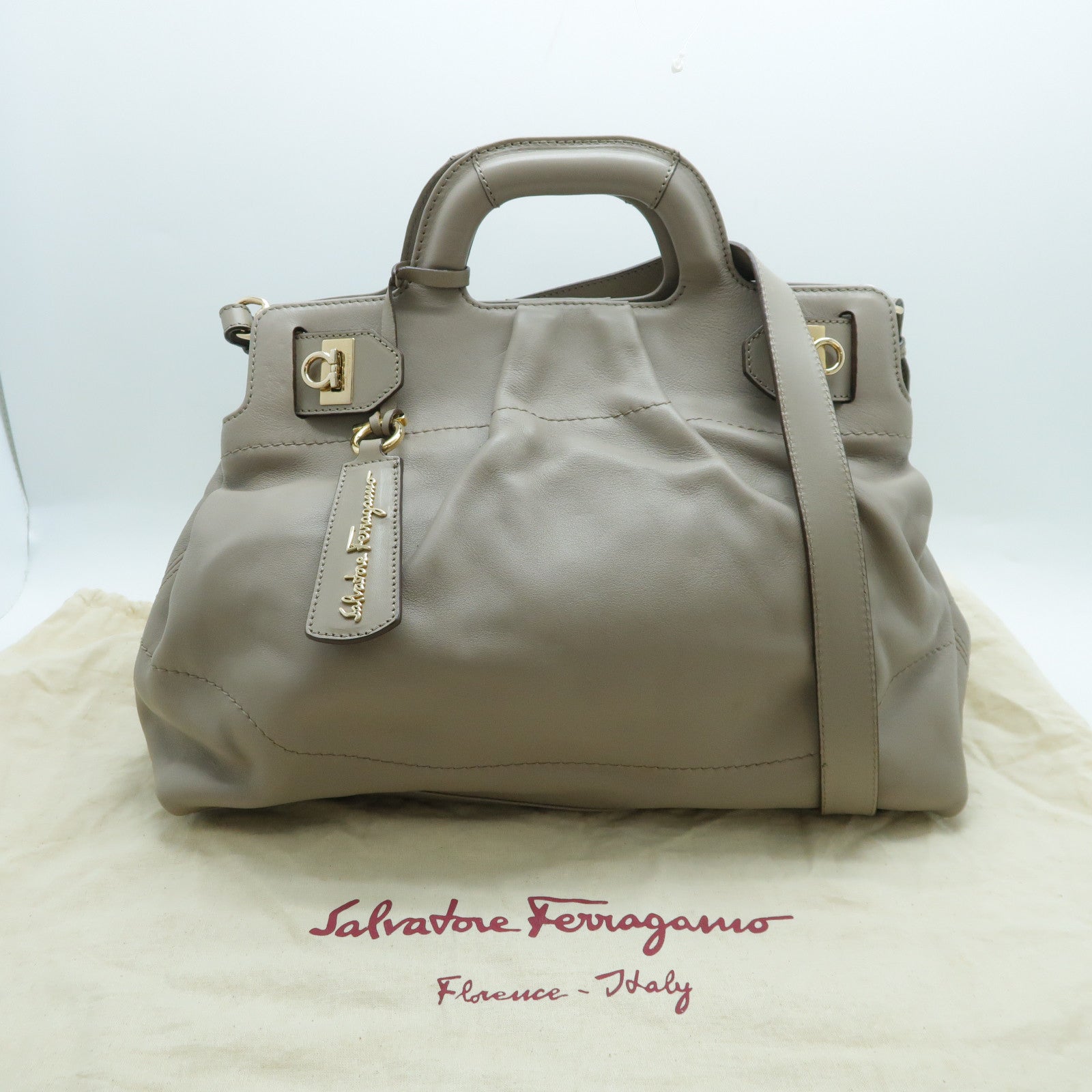 Salvatore Ferragamo 牛皮皮革2 Way Shoulder金扣手挽肩背兩用袋米色