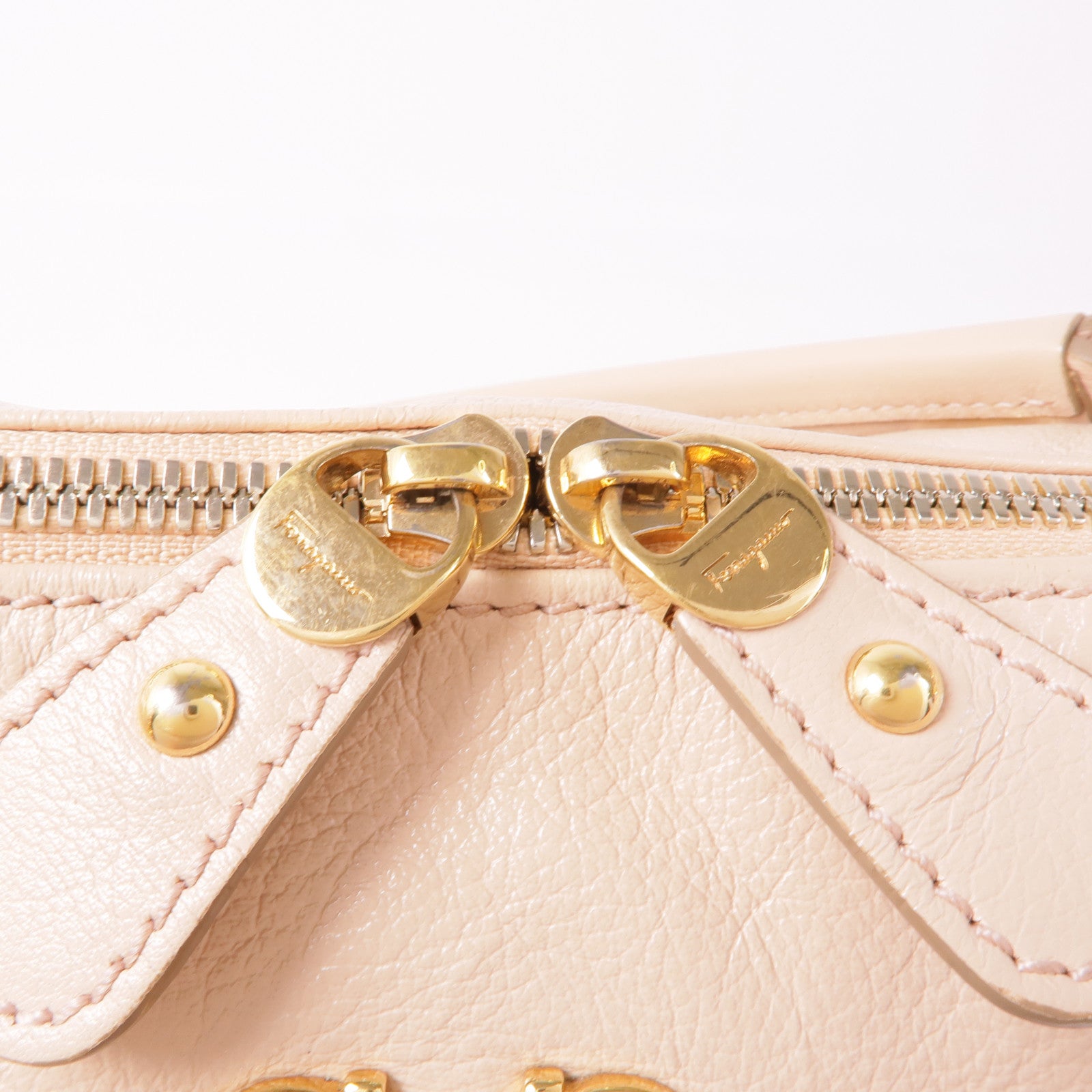 Salvatore Ferragamo 牛皮皮革Shoulder Bag金扣肩背袋