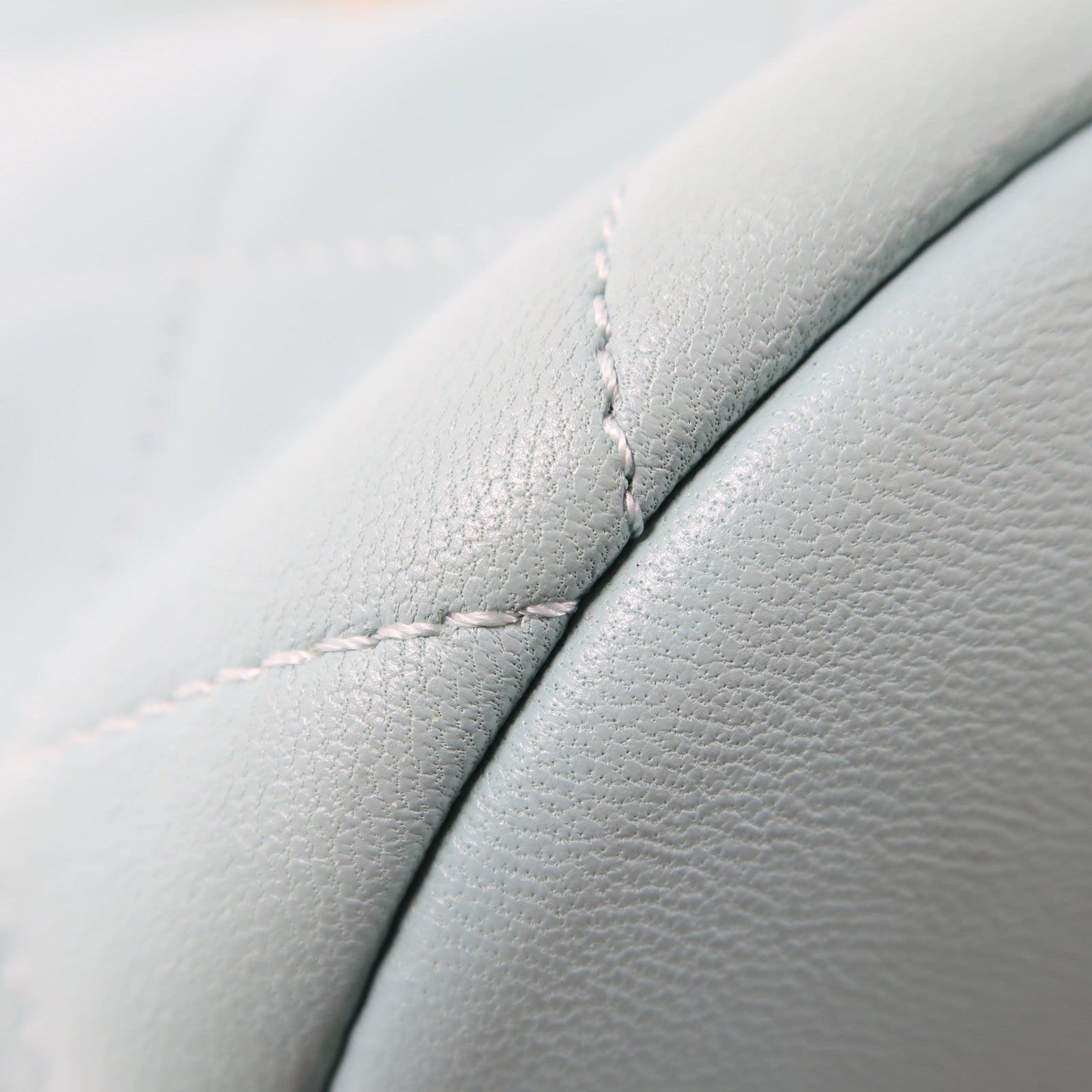 CHANEL 菱格牛皮皮革Backpack金扣鏈帶背包淺綠色