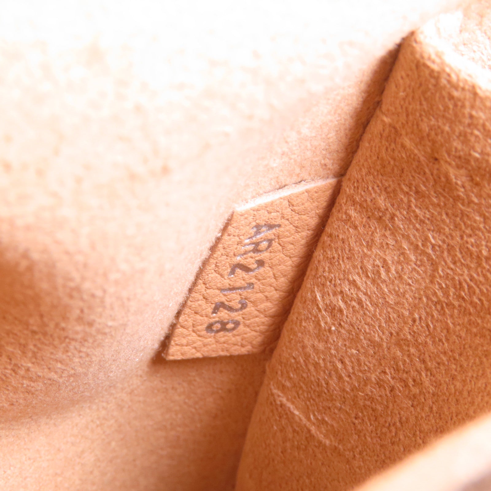 LOUIS VUITTON 牛皮皮革MyLockme BB銀扣鏈帶肩背袋