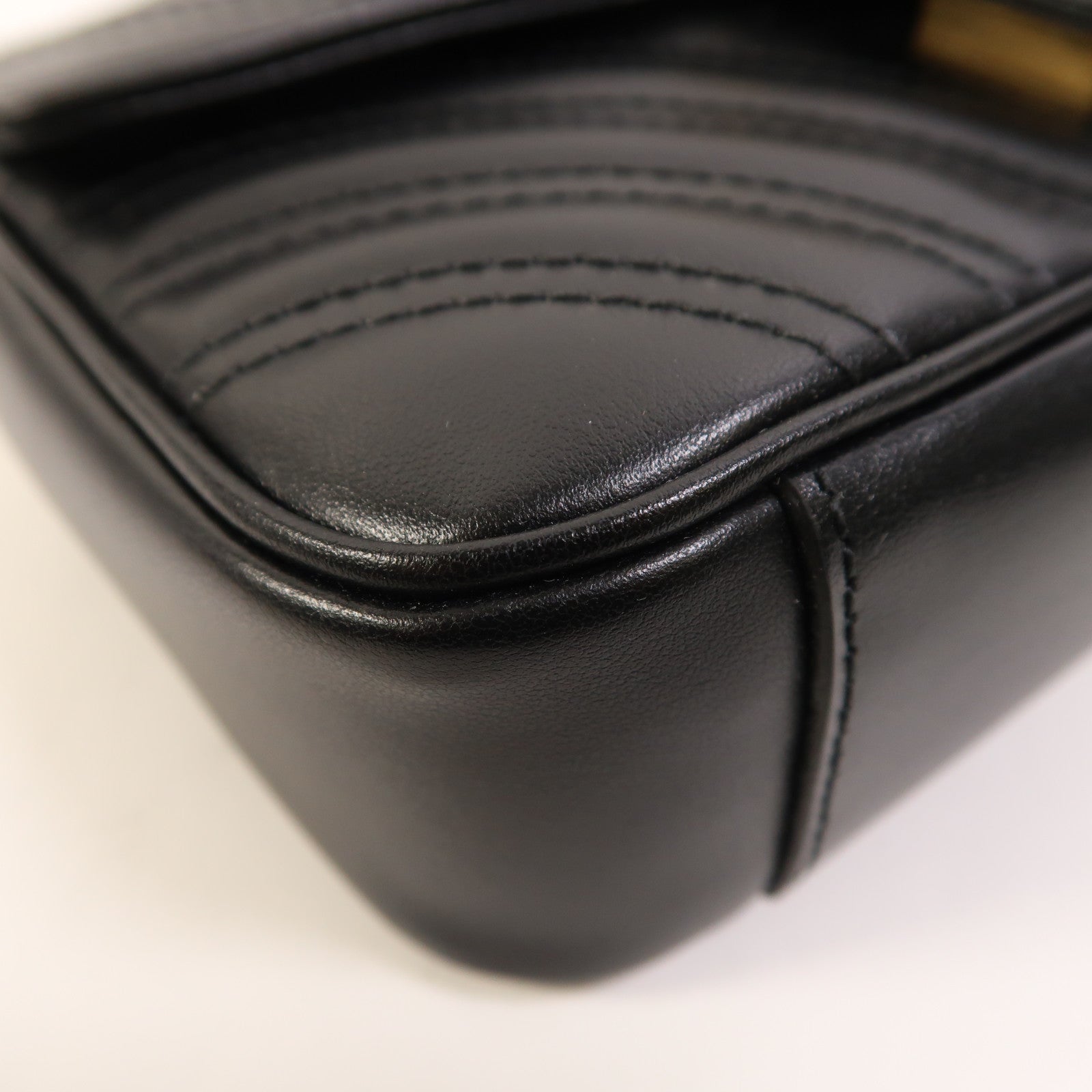 GUCCI 牛皮皮革GG Marmont Small金扣鏈帶肩背袋