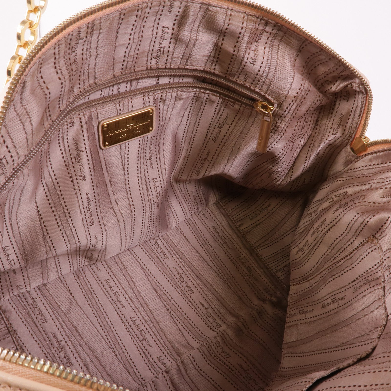 Salvatore Ferragamo 牛皮皮革Shoulder Bag金扣肩背袋