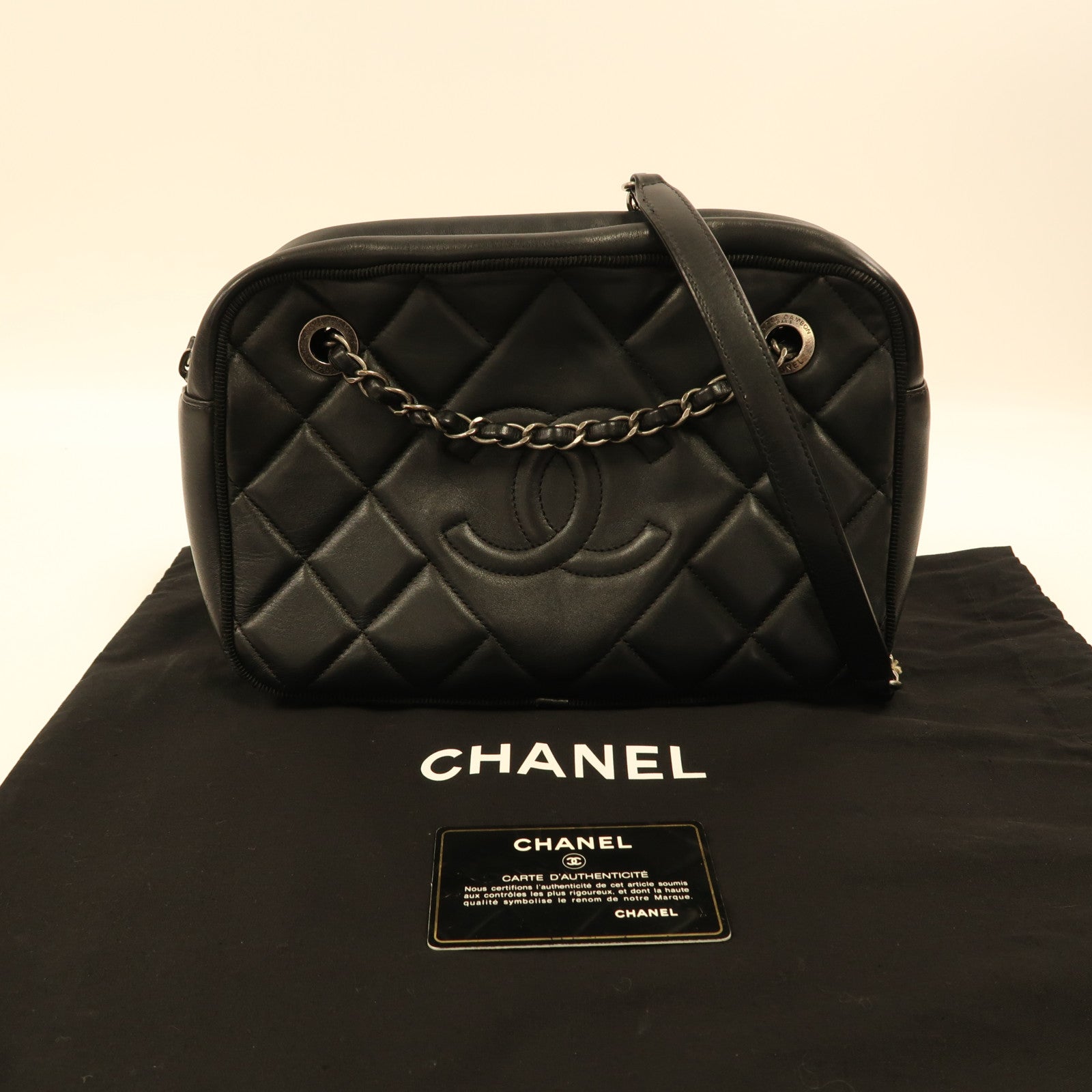 CHANEL 牛皮皮革Chain Shoulder銀扣鏈帶肩背袋黑色