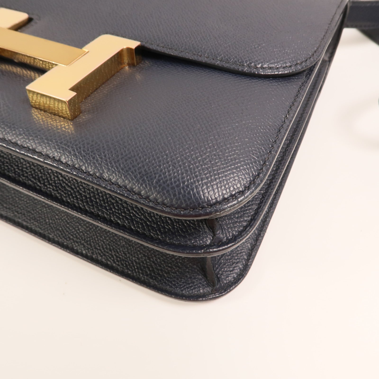 HERMES Epsom皮革Constance24金扣肩背袋Bleu Indigo
