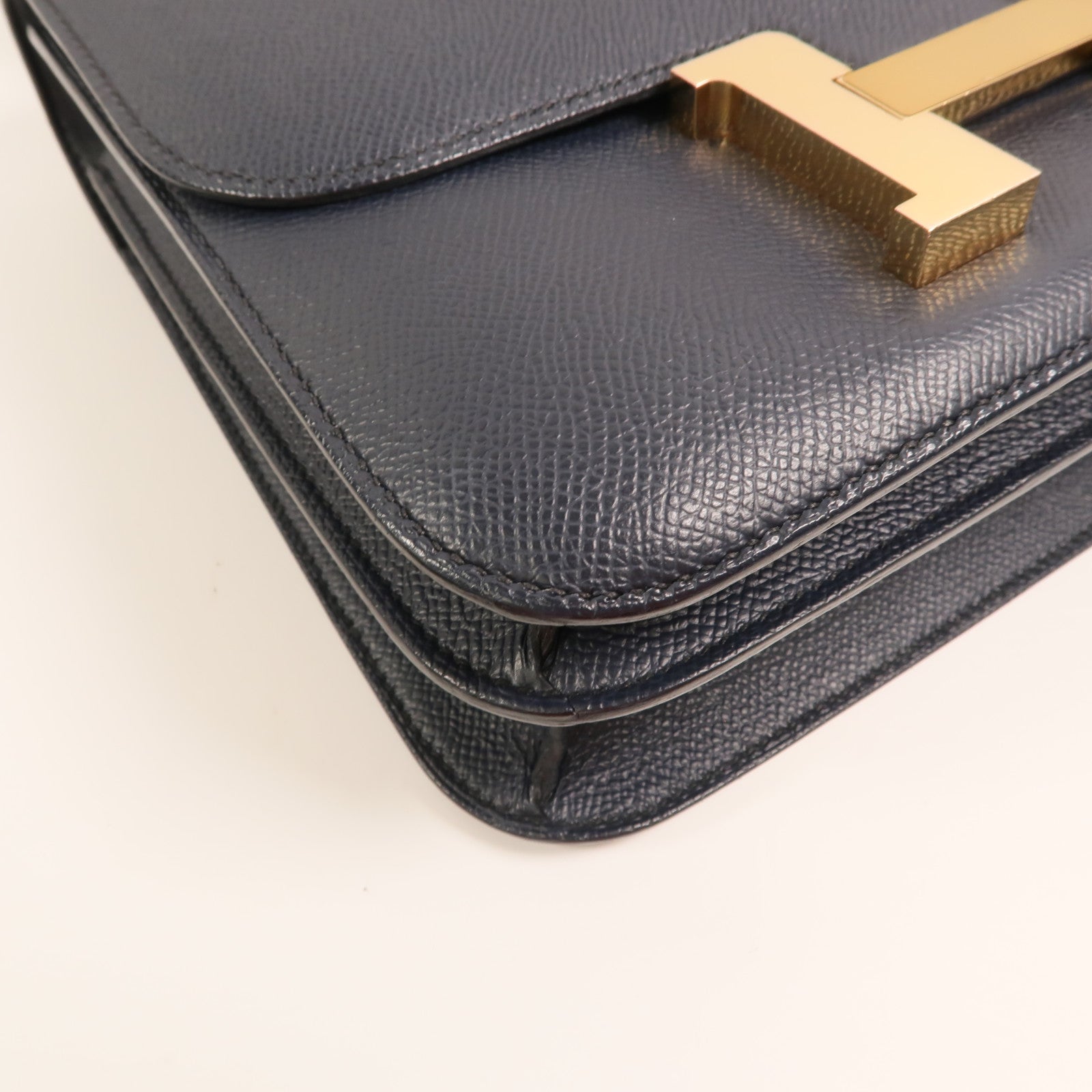HERMES Epsom皮革Constance24金扣肩背袋Bleu Indigo
