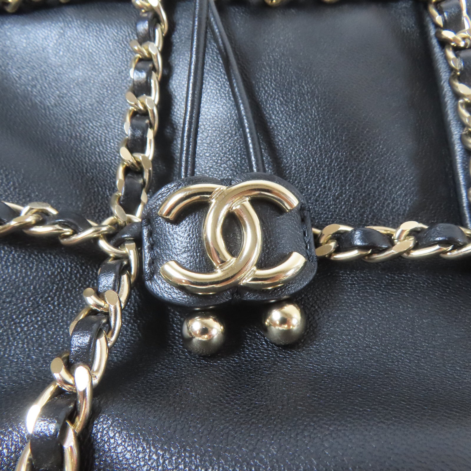 CHANEL 【激減優惠】羊皮皮革Bucket Bag金扣鏈帶肩背袋黑色