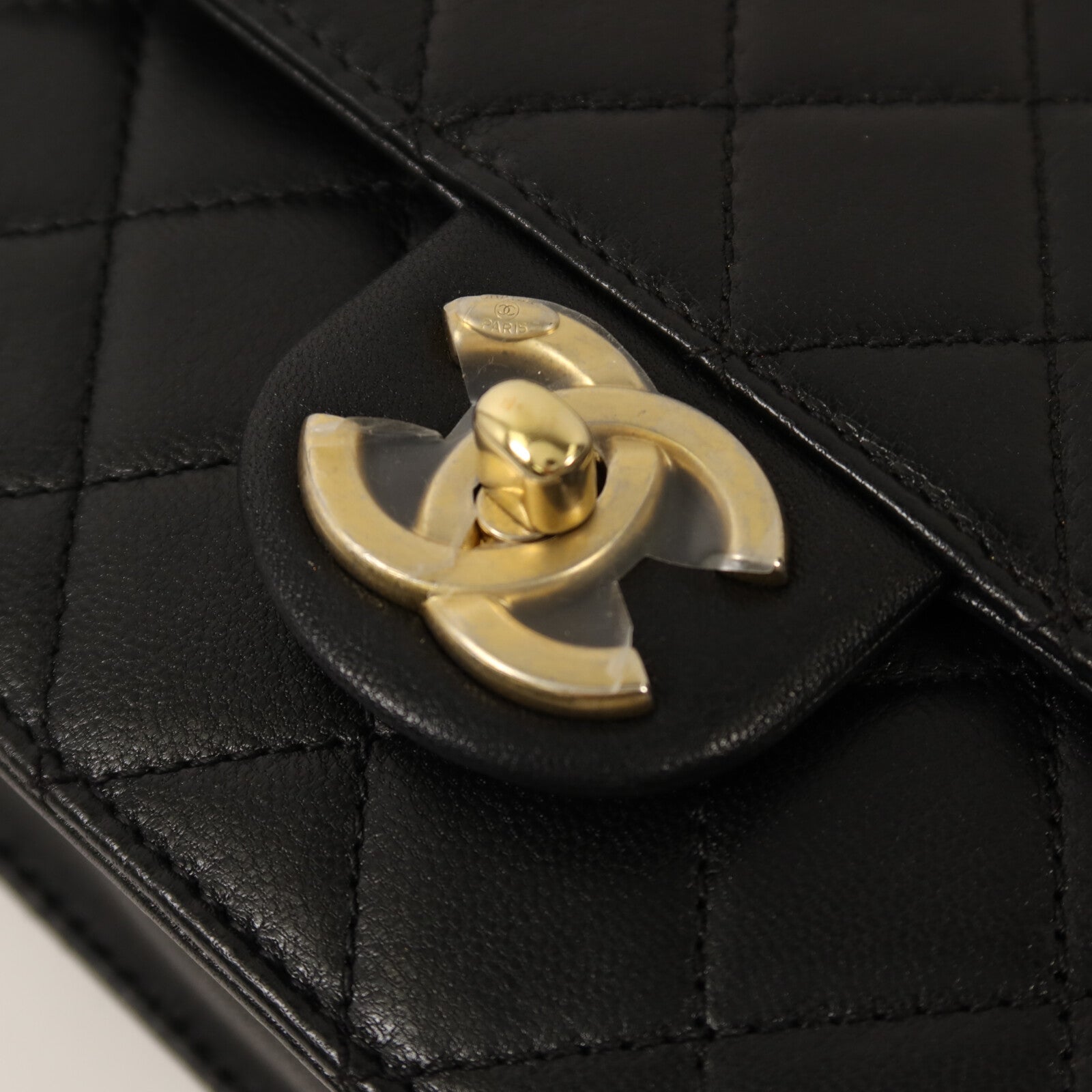 CHANEL 羊皮皮革Chain Shoulder金扣鏈帶肩背袋