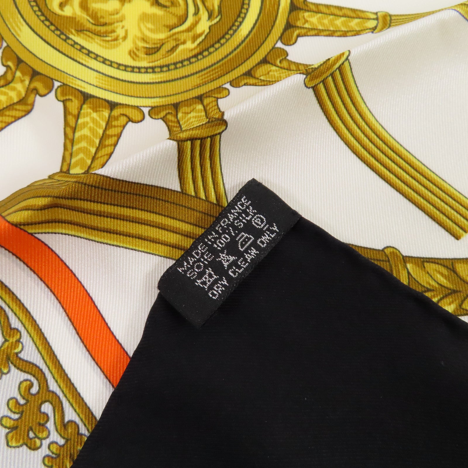 HERMES 【激減優惠】絲質65x65 Scarf絲巾白色/黑色/橙色/彩色