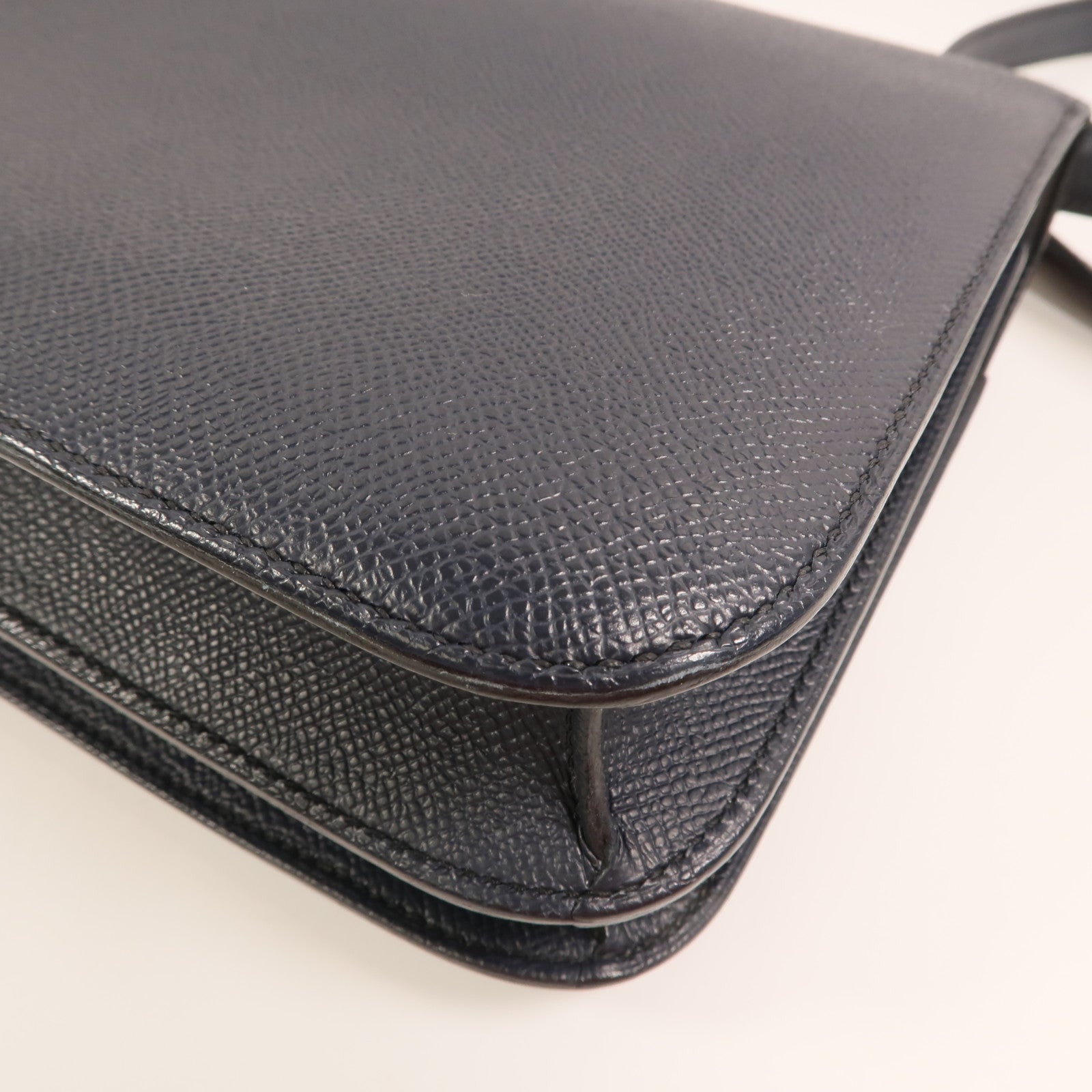 HERMES Epsom皮革Constance24金扣肩背袋Bleu Indigo