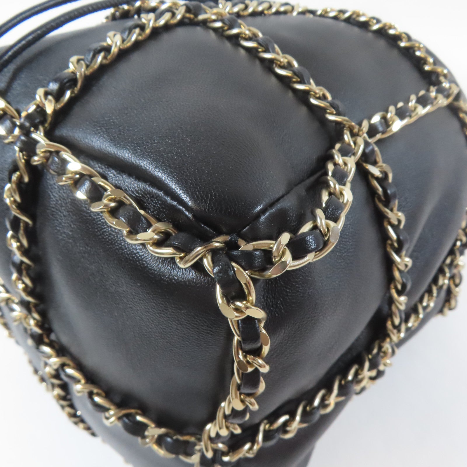 CHANEL 【激減優惠】羊皮皮革Bucket Bag金扣鏈帶肩背袋黑色