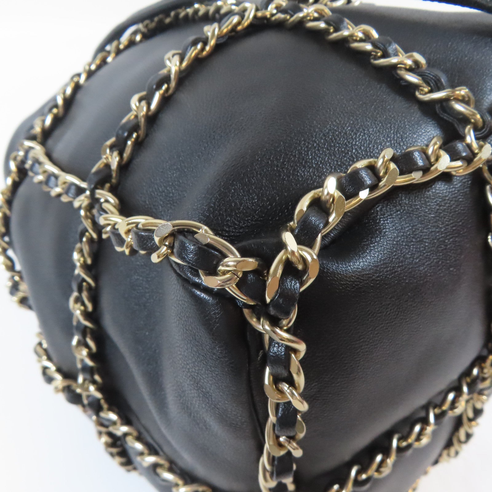 CHANEL 【激減優惠】羊皮皮革Bucket Bag金扣鏈帶肩背袋黑色