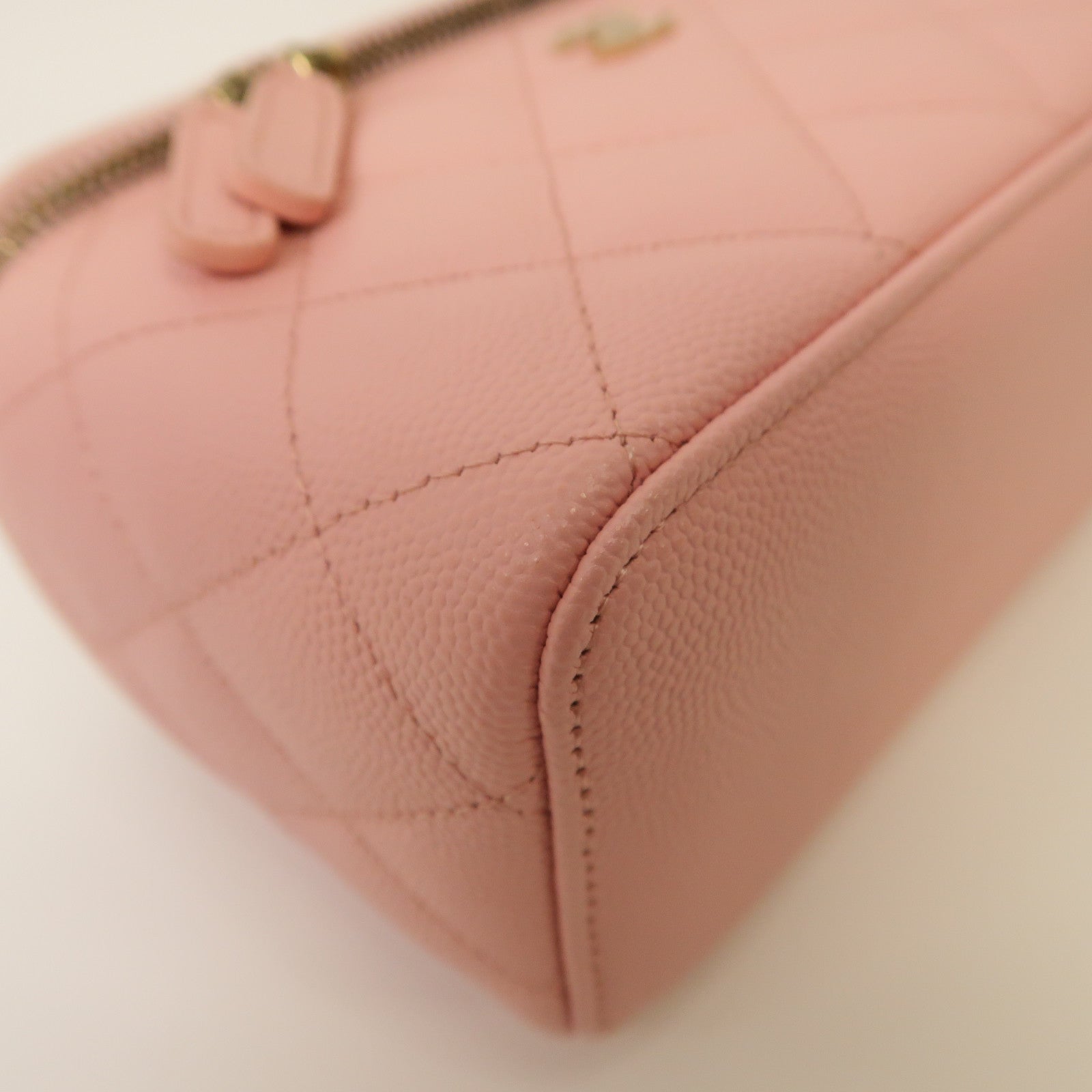 CHANEL 菱格Caviar皮革Vanity Case金扣鏈帶肩背袋粉紅色