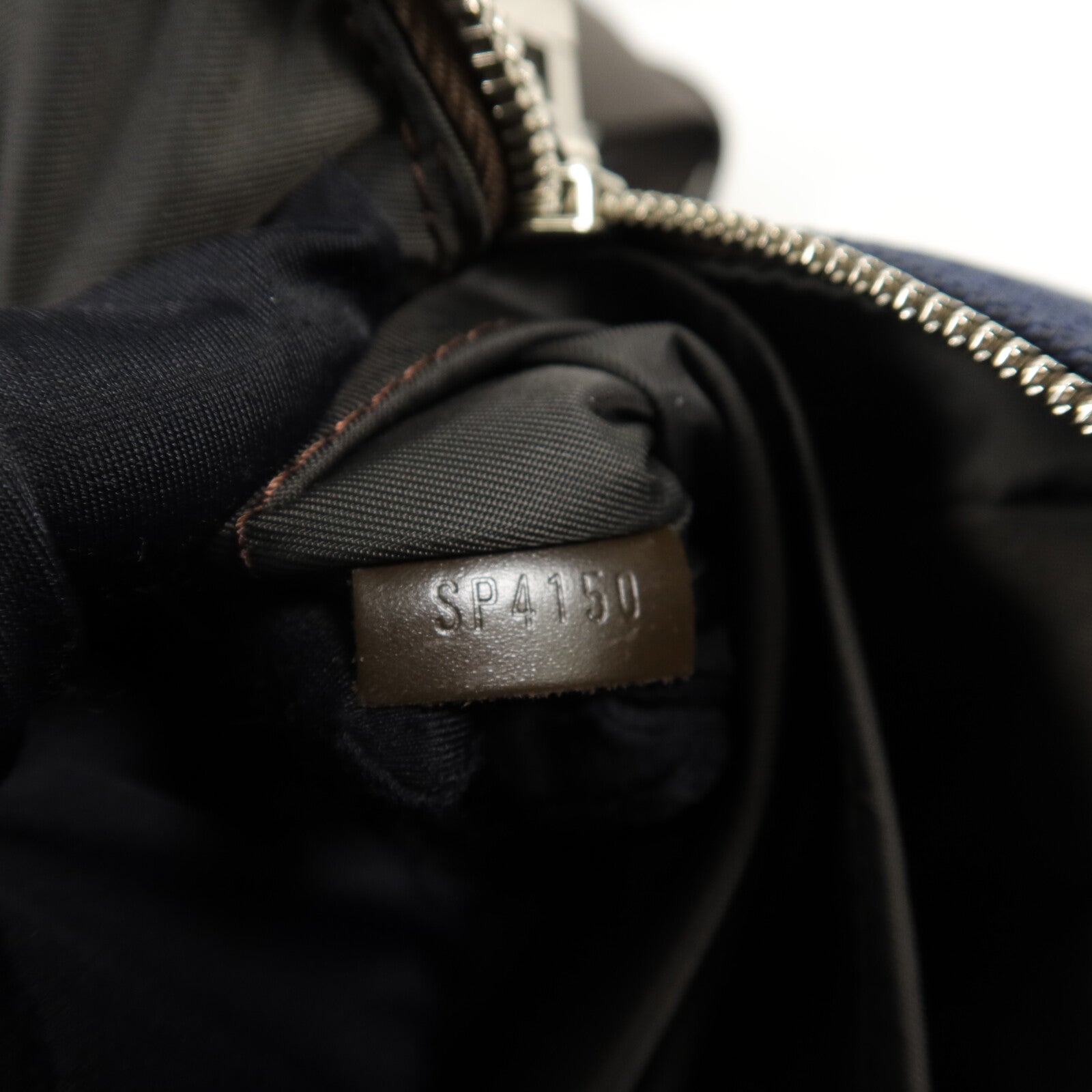 LOUIS VUITTON Damier Geant Pilot肩背袋